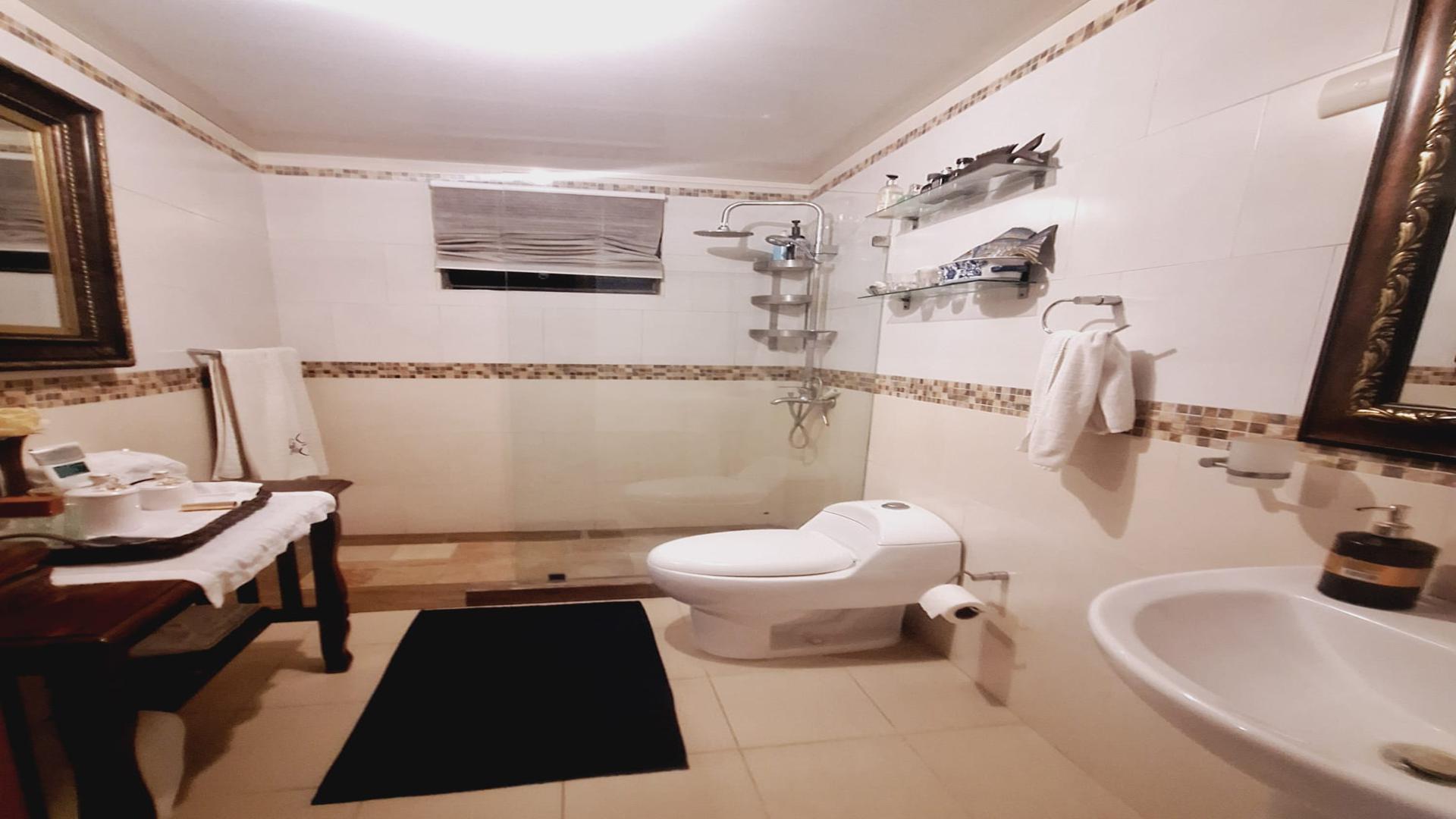 apartamentos - Vendo apartamento en Evaristo Morales de 3 habitaciones  4