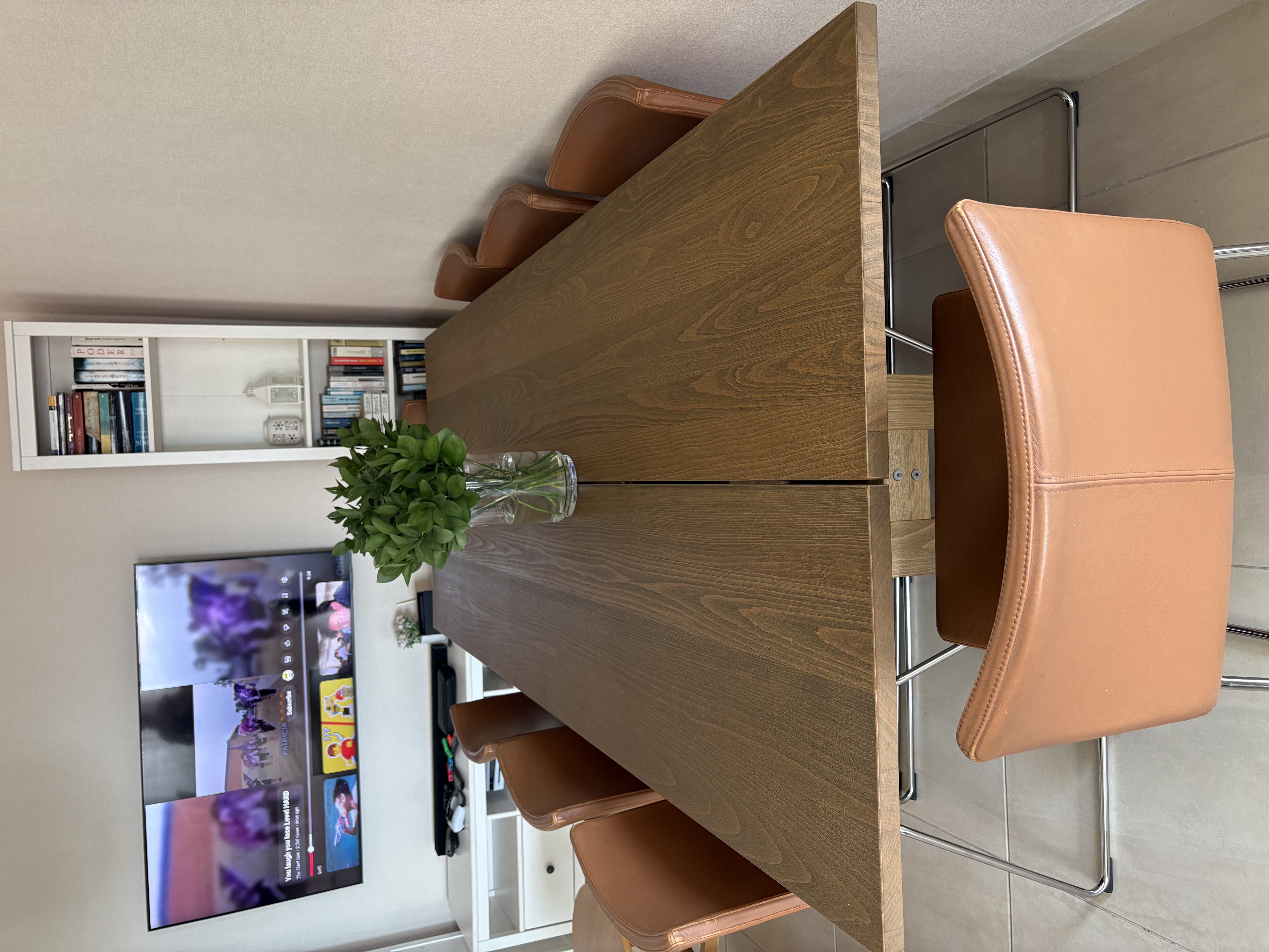 muebles y colchones - Mesa de Comedor 8 puestos en madera con 8 sillas  1