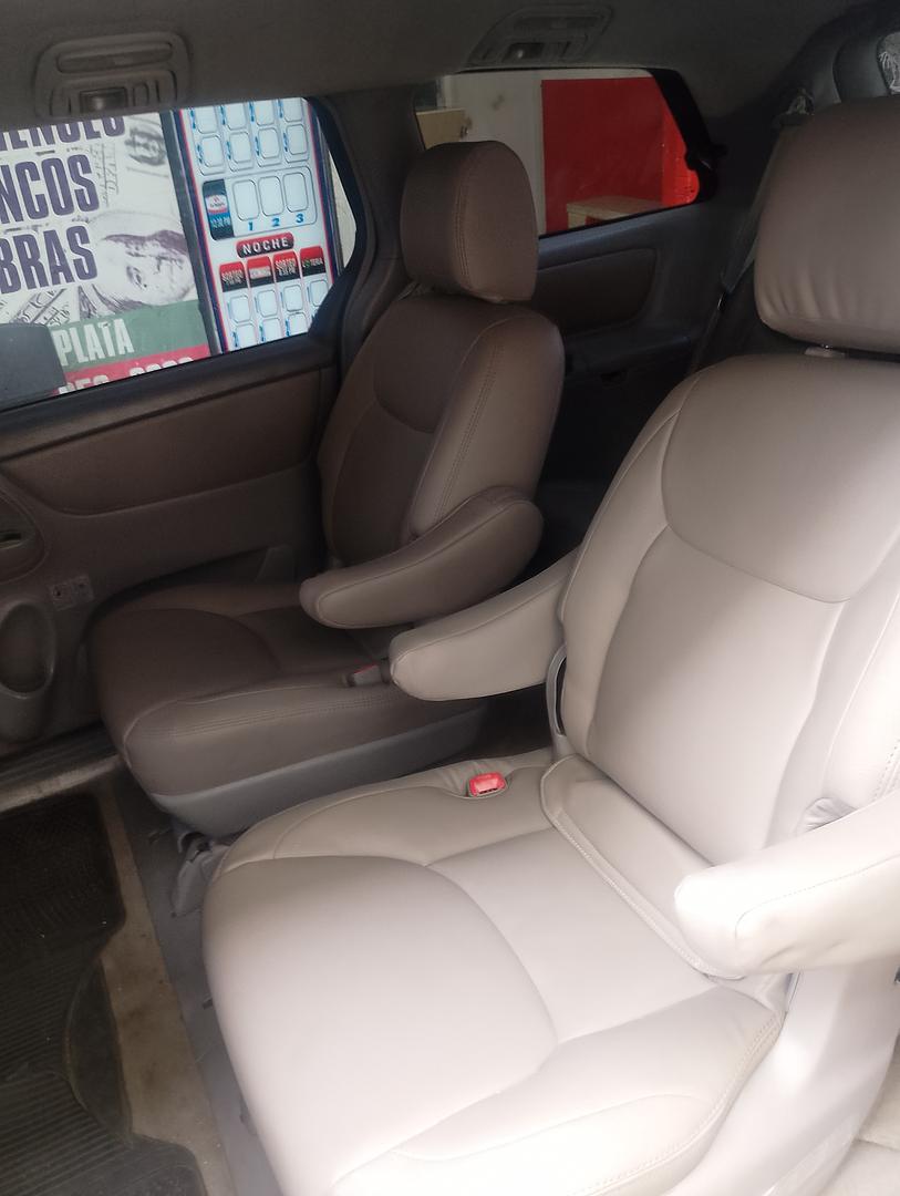 jeepetas y camionetas - Toyota Sienna 2009,. $399,000. 3