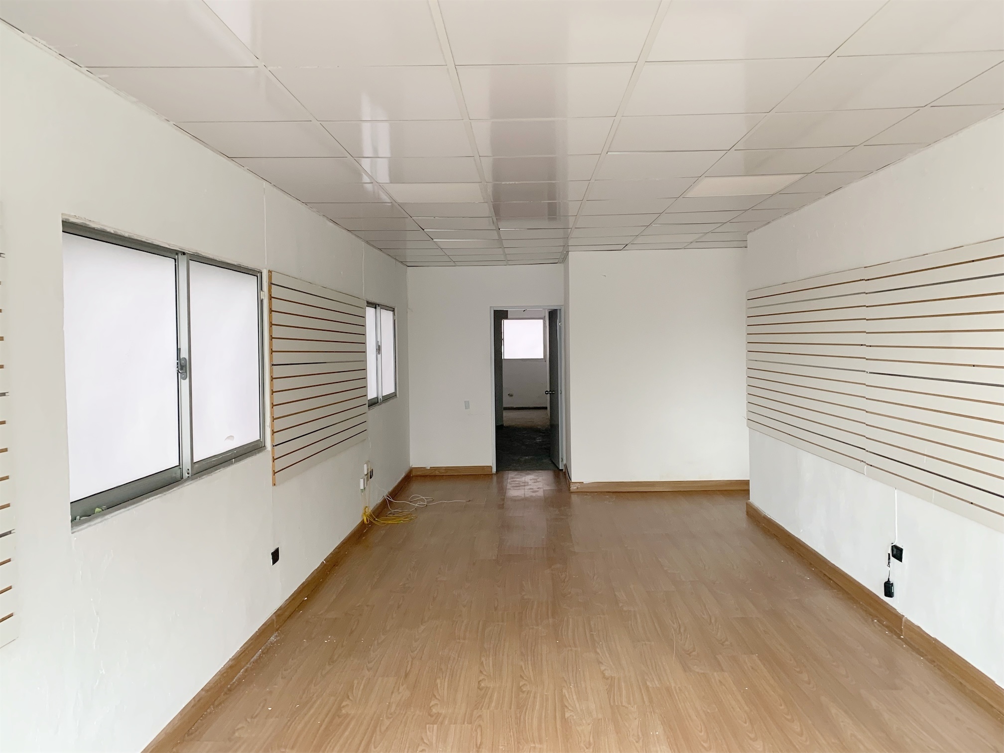 oficinas y locales comerciales - Local céntrico en Bella vista 3