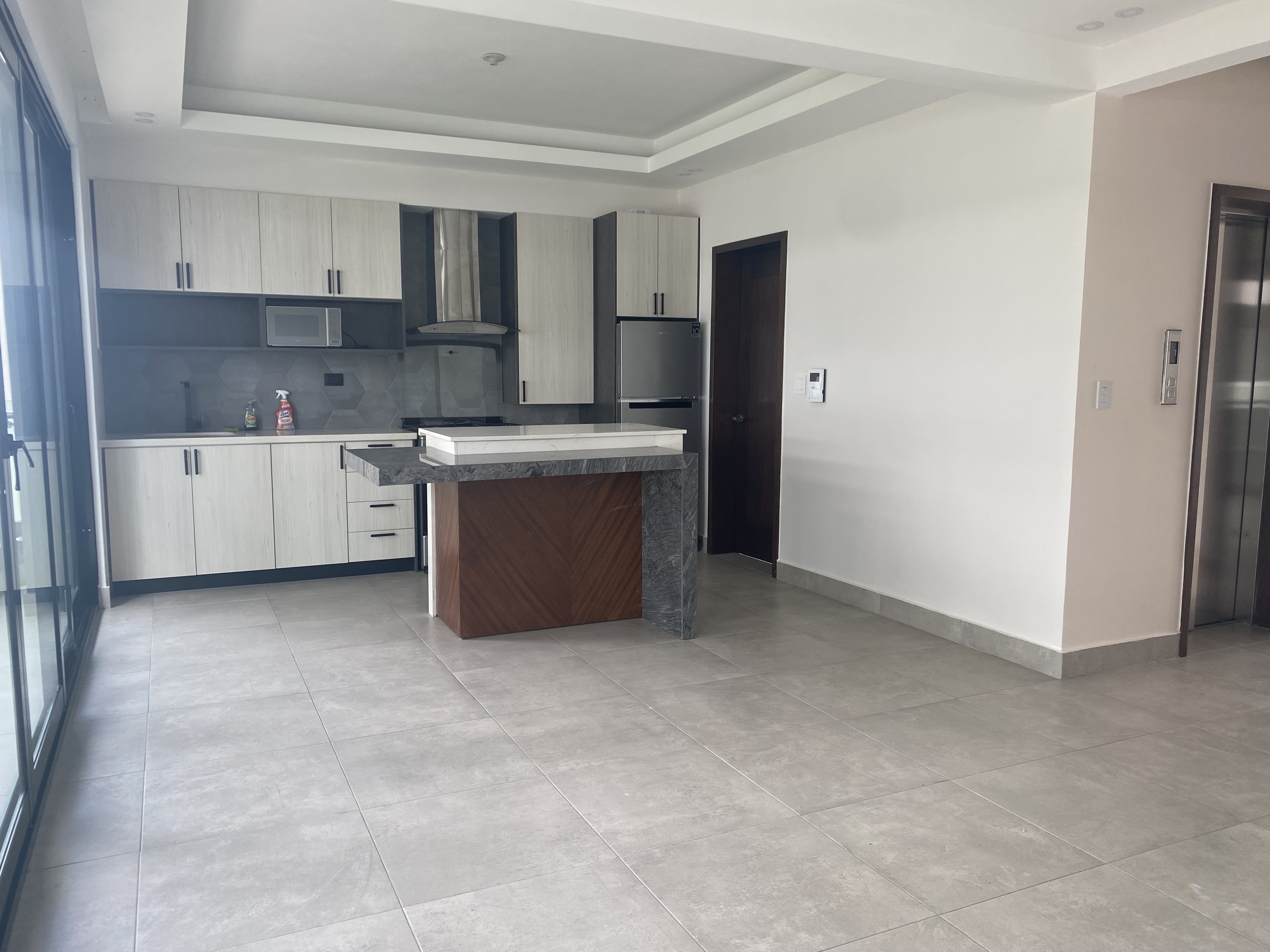 apartamentos - Exclusivo 4to nivel con ascensor privado y 2 parqueos  4