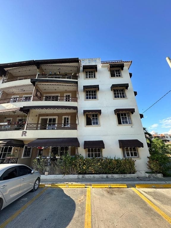apartamentos - Venta de apartamento con piscina en la autopista de san Isidro prado oriental  1