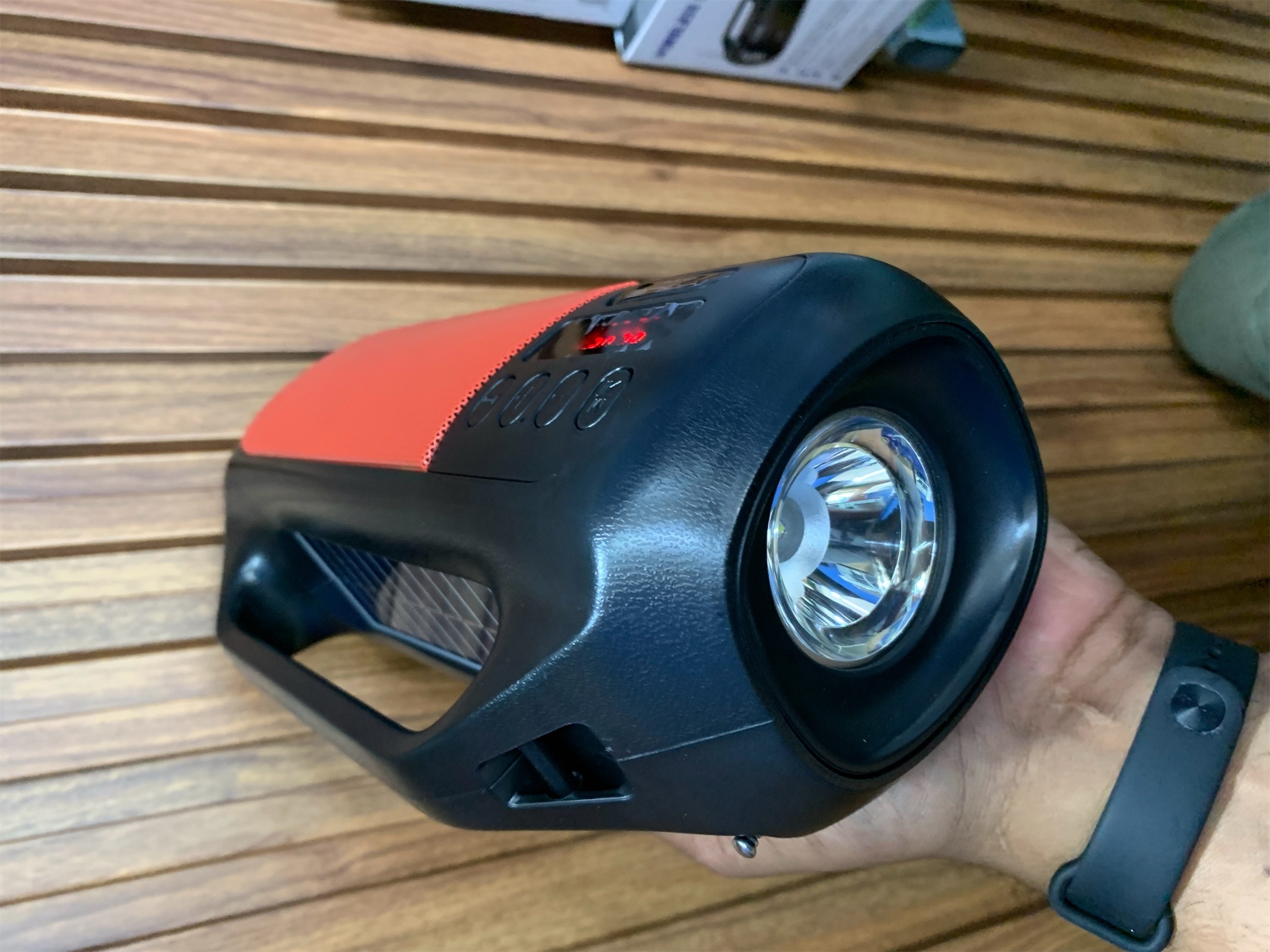 camaras y audio - YG A79 bocina pequeña con foco 💡 