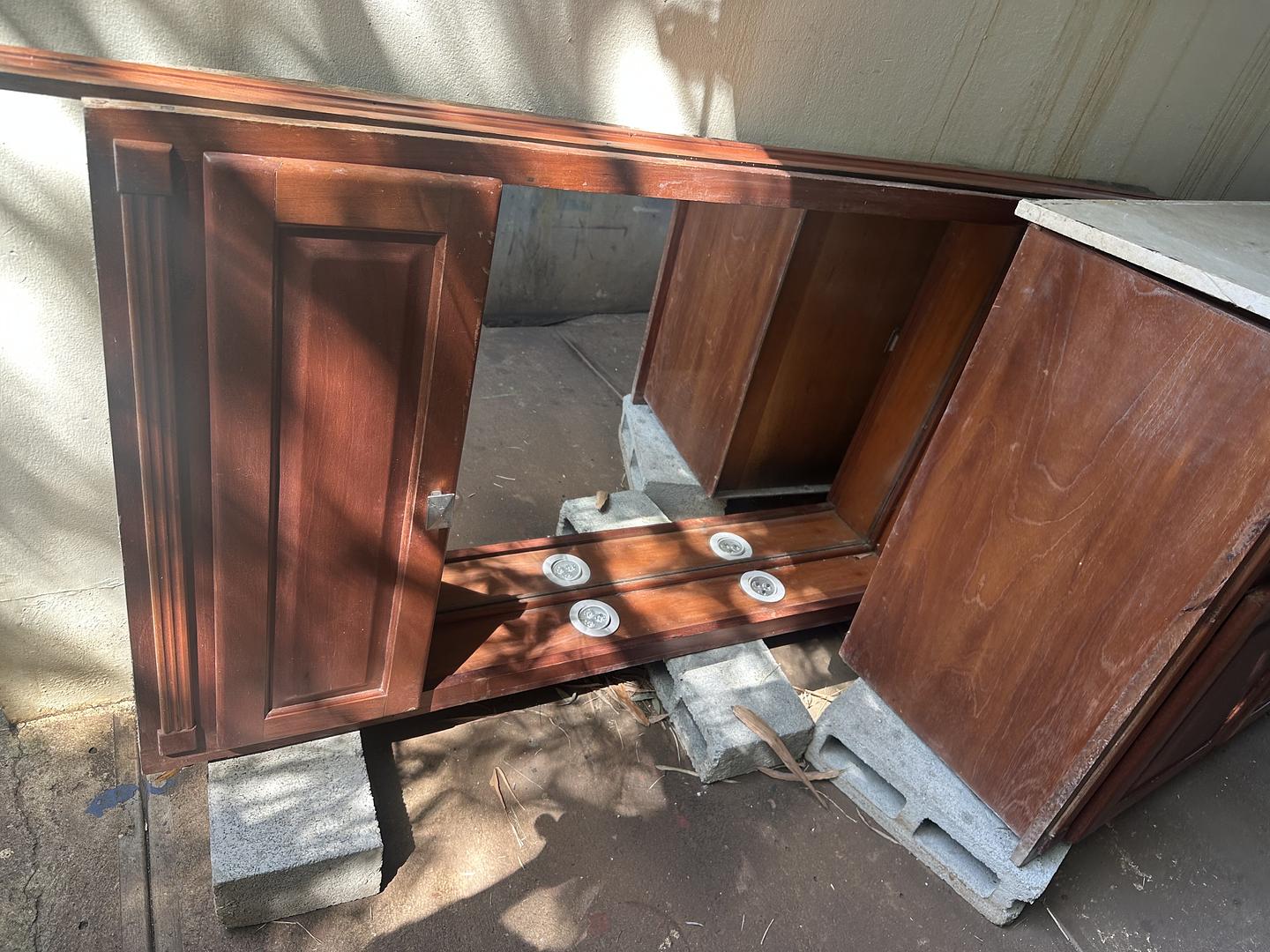 muebles y colchones - Mueble baño en caoba con tope en marmol. Lavamanos y espejo incluido. 3