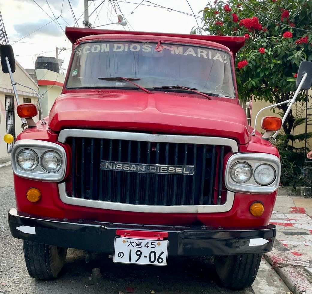 camiones y vehiculos pesados - vendo camión Nissan 1993  0