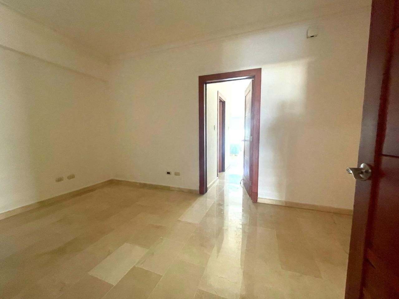 apartamentos - Se Vende Apartamento en Evaristo morales, 6to piso de 425 mts  0