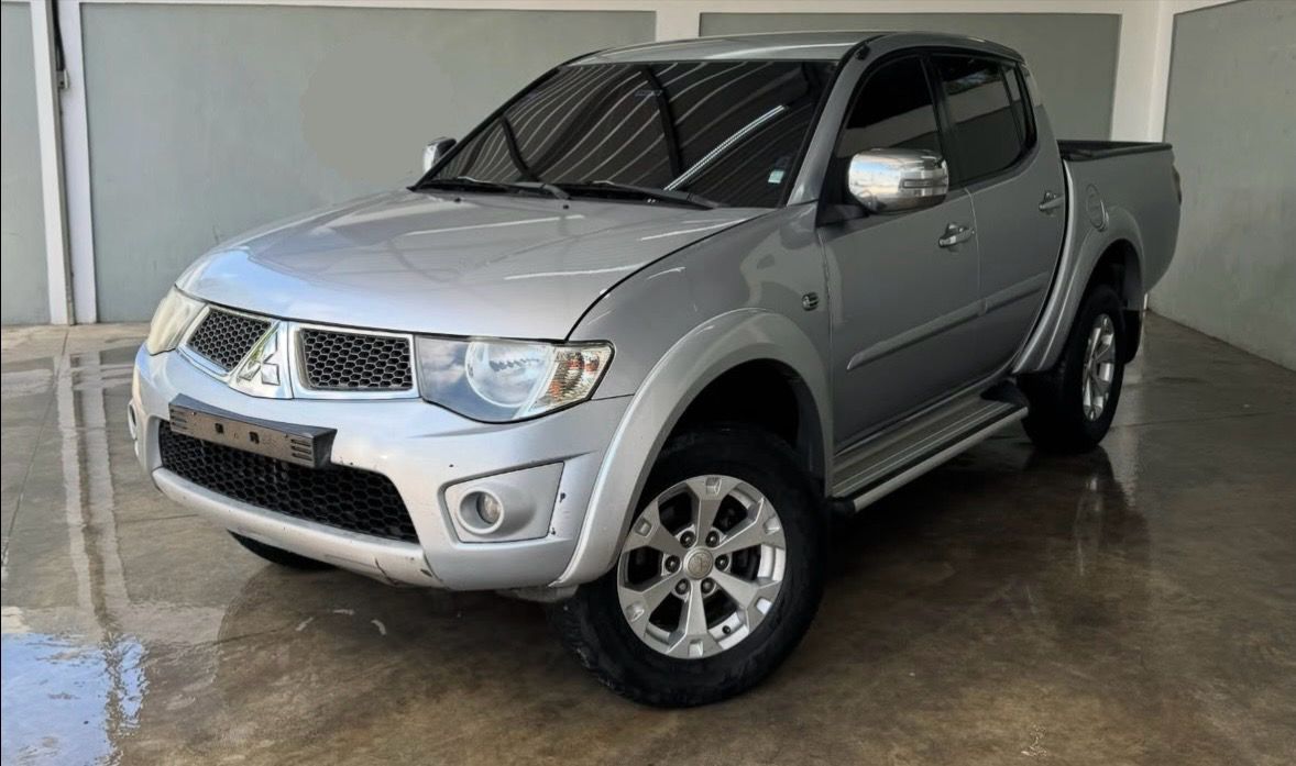 jeepetas y camionetas - mitsubishi L 200 2014 1