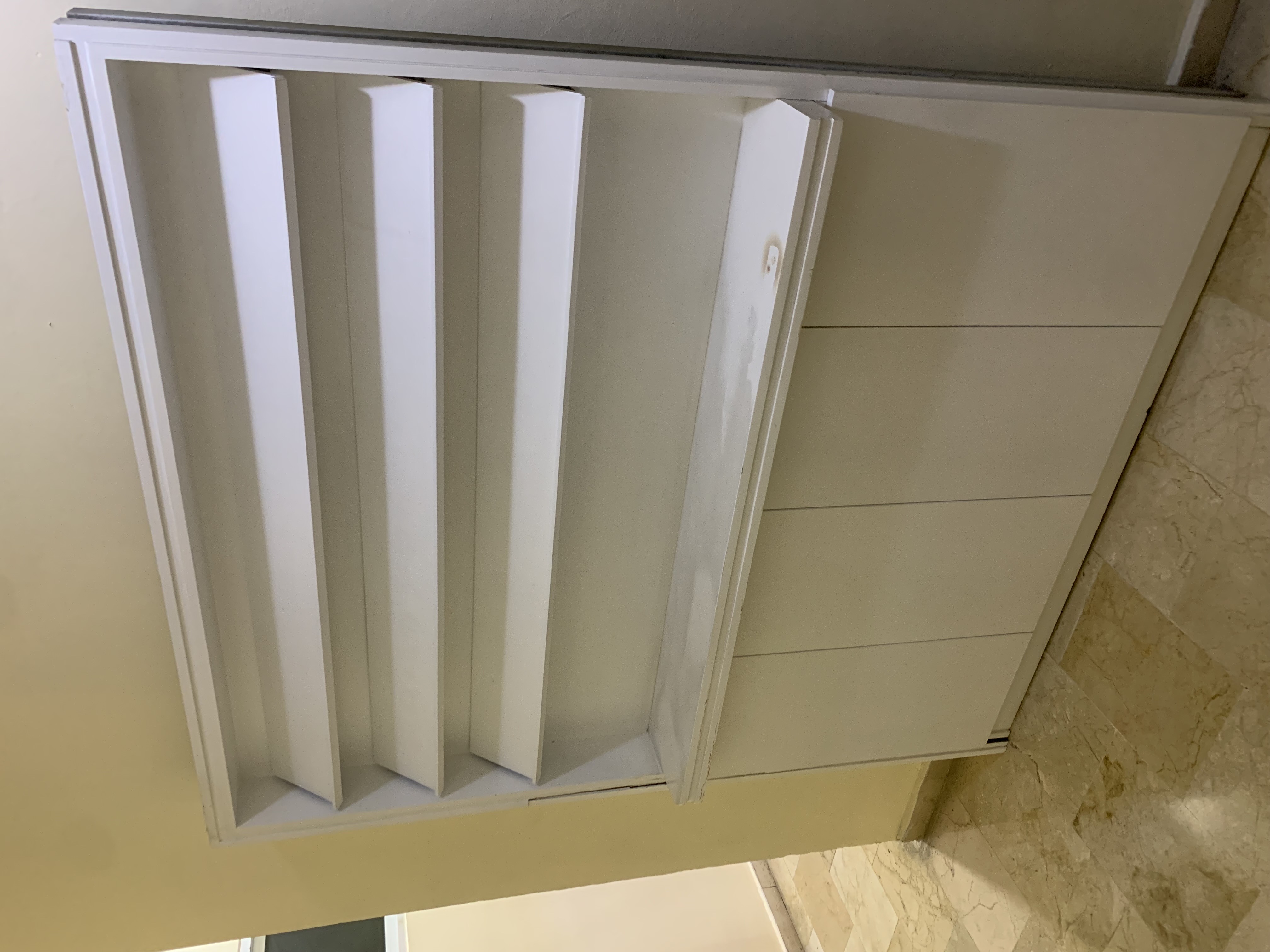 equipos profesionales - Estantería para tiendas en MDF color Blanco  0