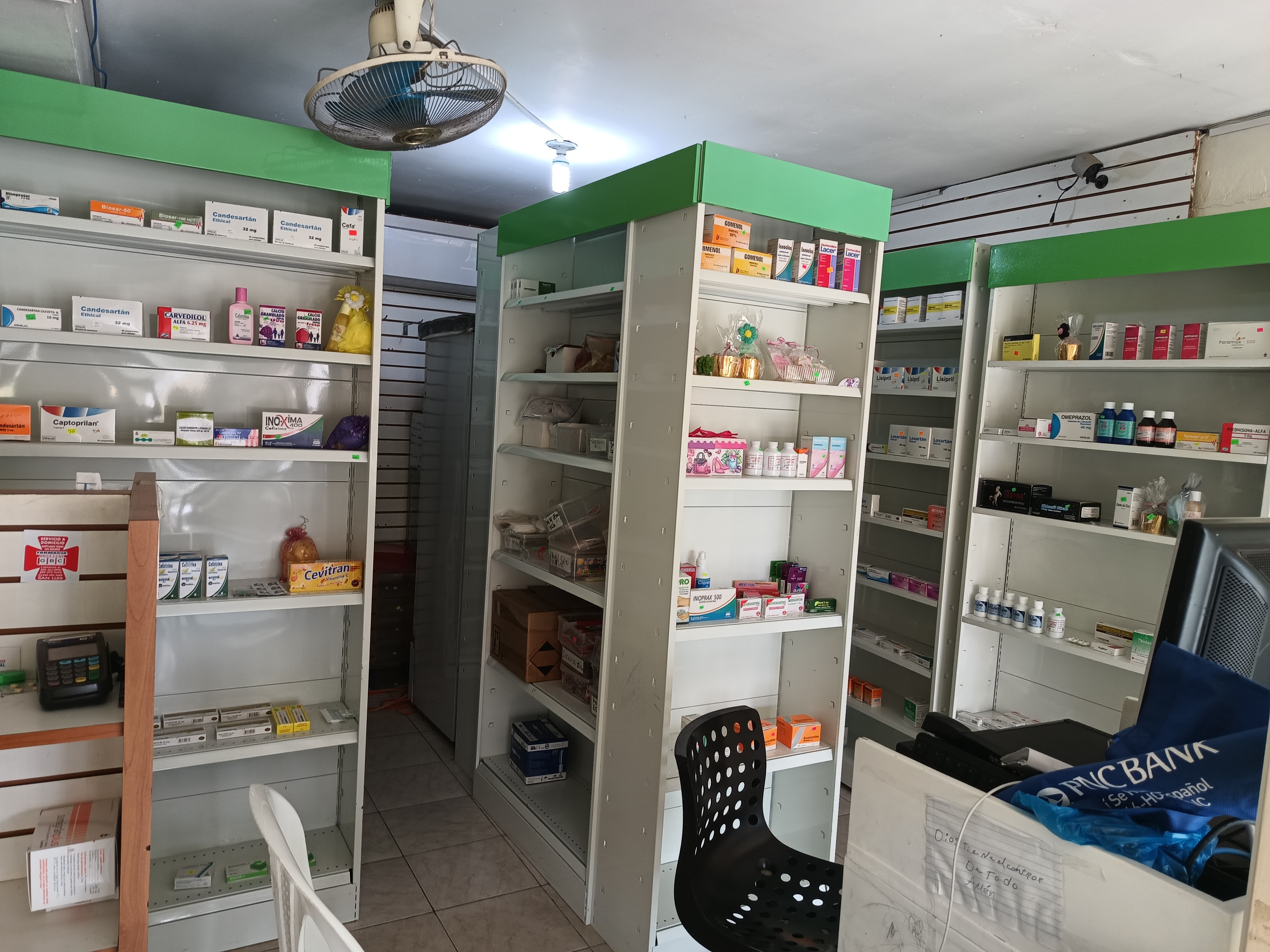 negocios en venta - Se vende farmacia de oportunidad en 1.3 negociable. 3