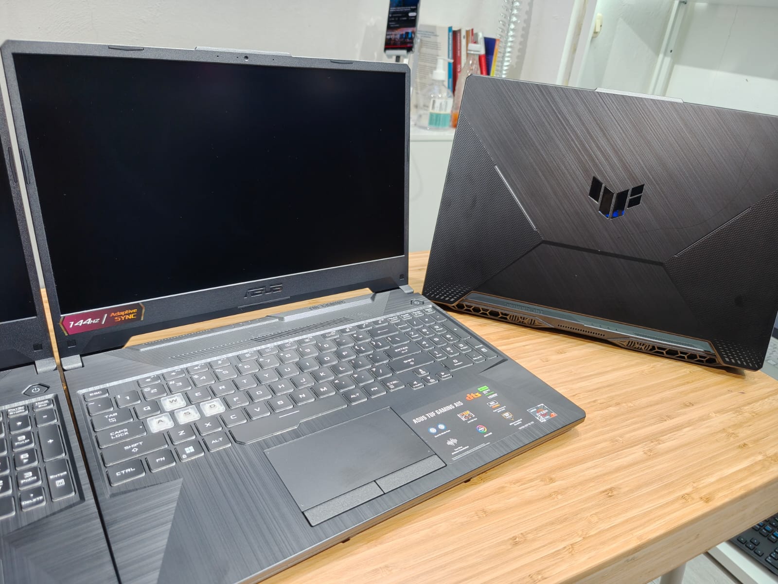 computadoras y laptops - ASUS 15.6" 144HZ, Ryzen 7 7435HS RTX3050 16/512GB