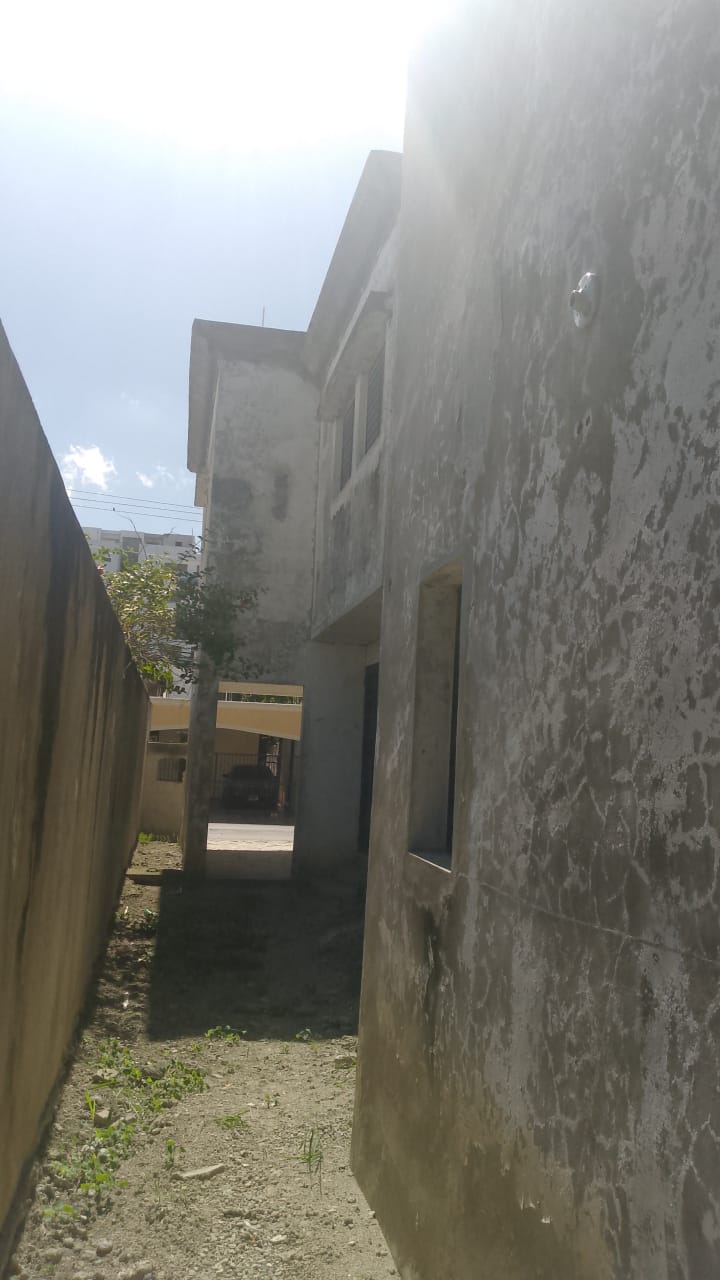 casas - Lic. Cruz vende propiedad con terminación, en Res. Villa Maria, Stgo. 2