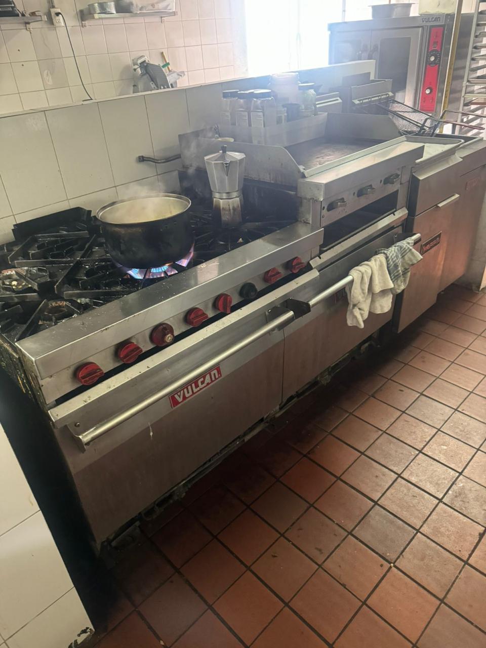 equipos profesionales - Estufa Vulcan Con Horno Y Plancha 1