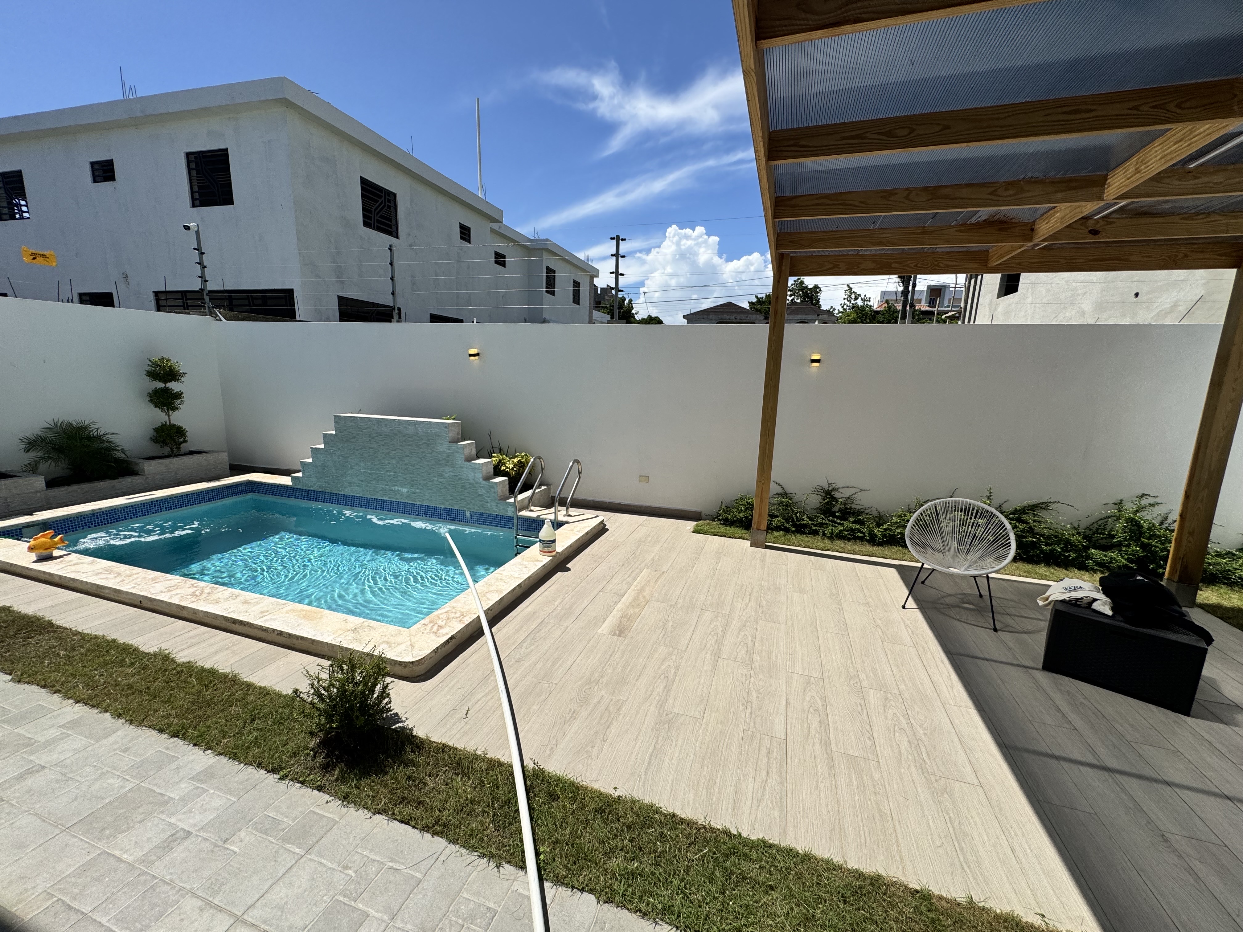 casas - venta de casa con piscina en la autopista de san isidro prado oriental con 304mt 1