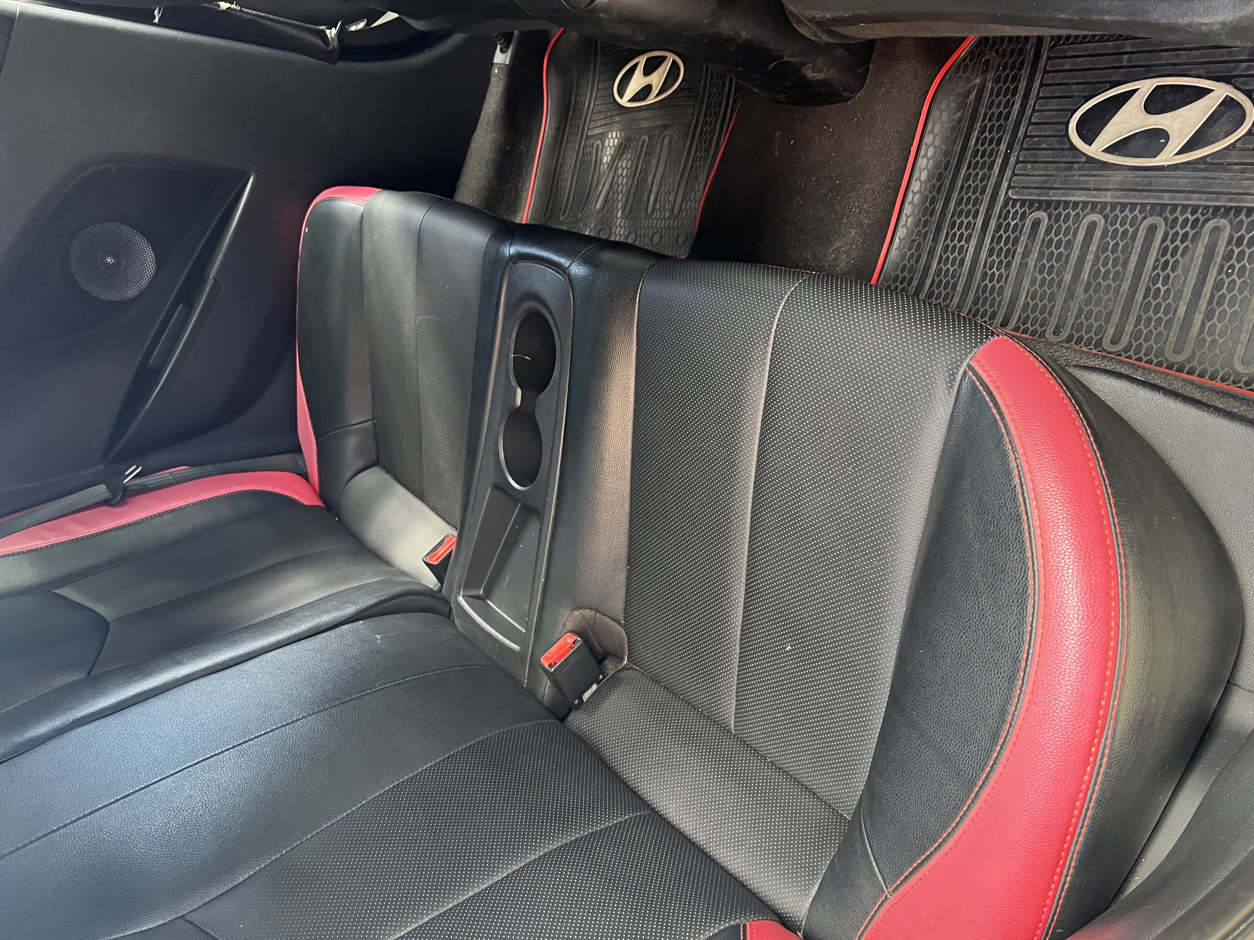 carros - Se vende Hyundai veloster 2016 $580,000 negoc 6