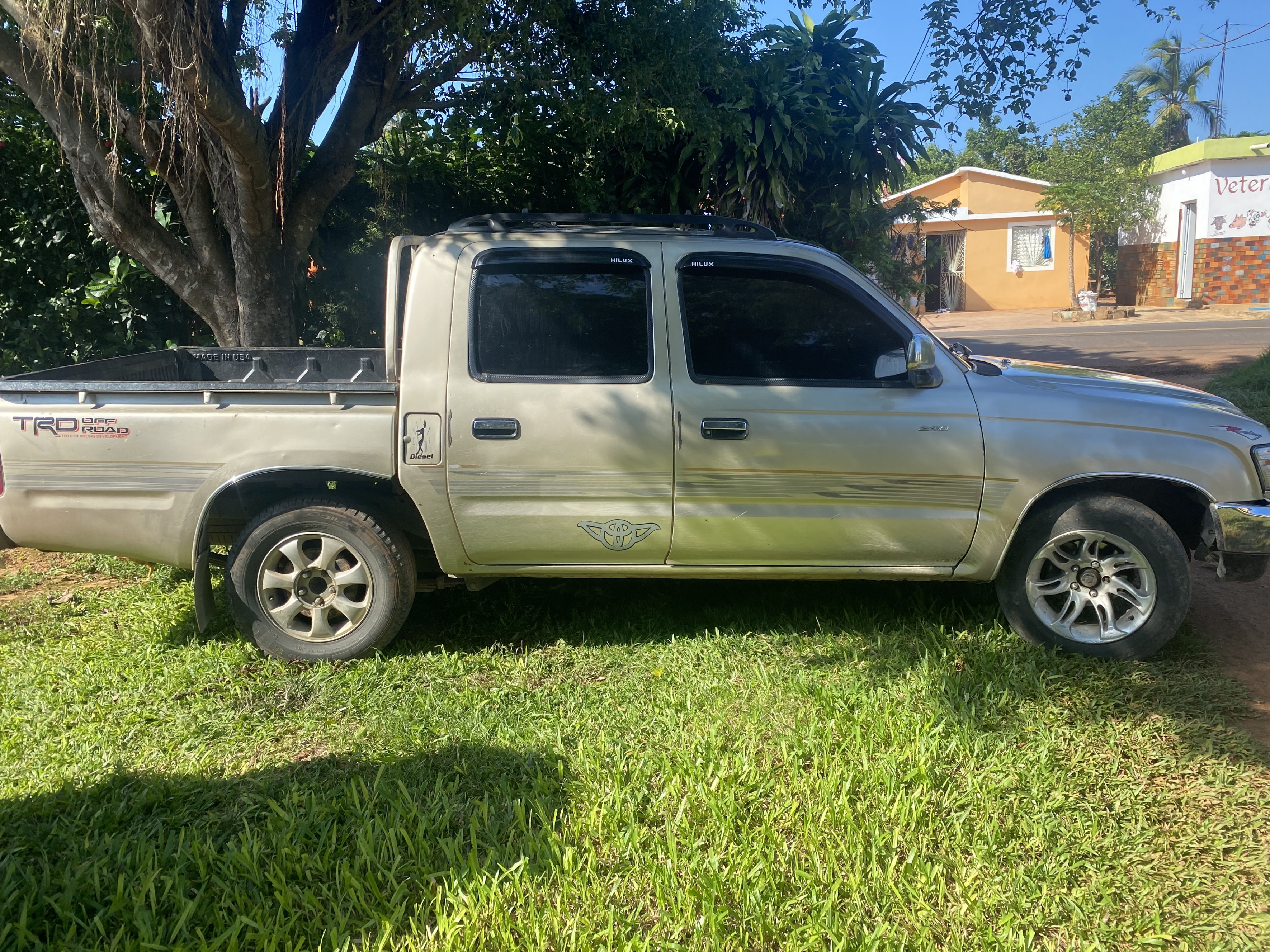 jeepetas y camionetas - se vende Toyota hilux  6