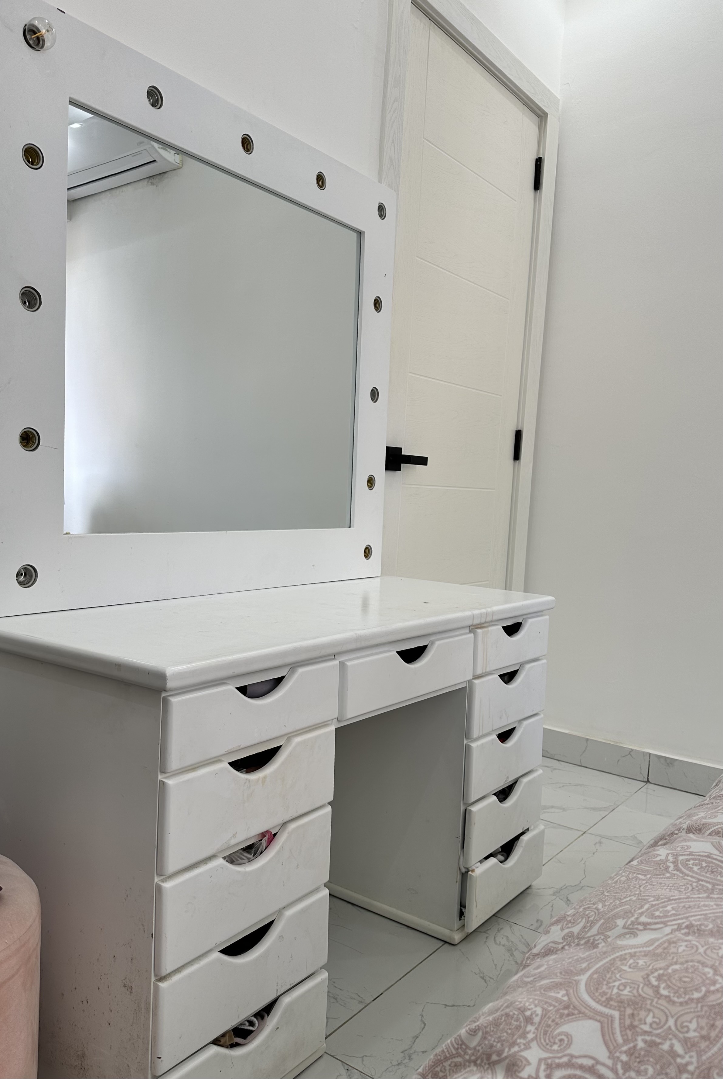 muebles y colchones - Coqueta de maquillaje  1