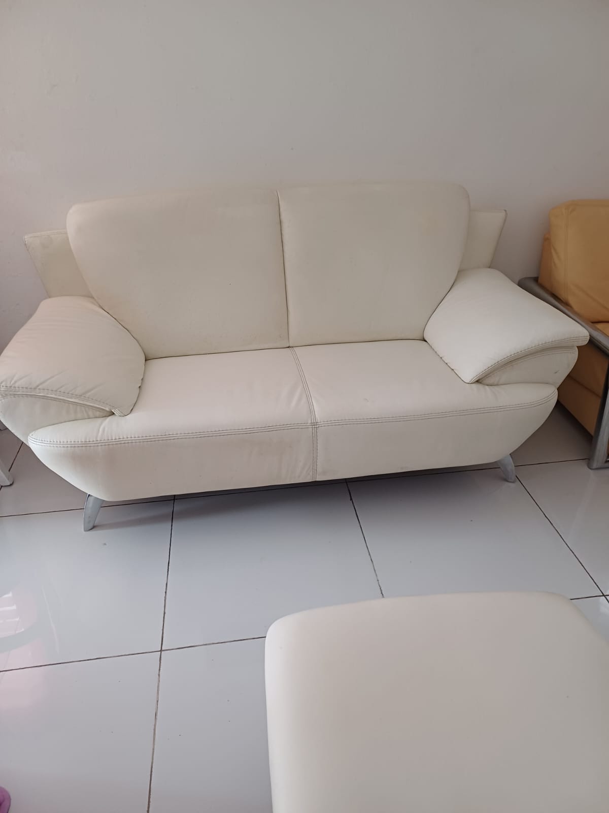 muebles y colchones - Sofás de Cuero Blanco Importado de Suiza 1