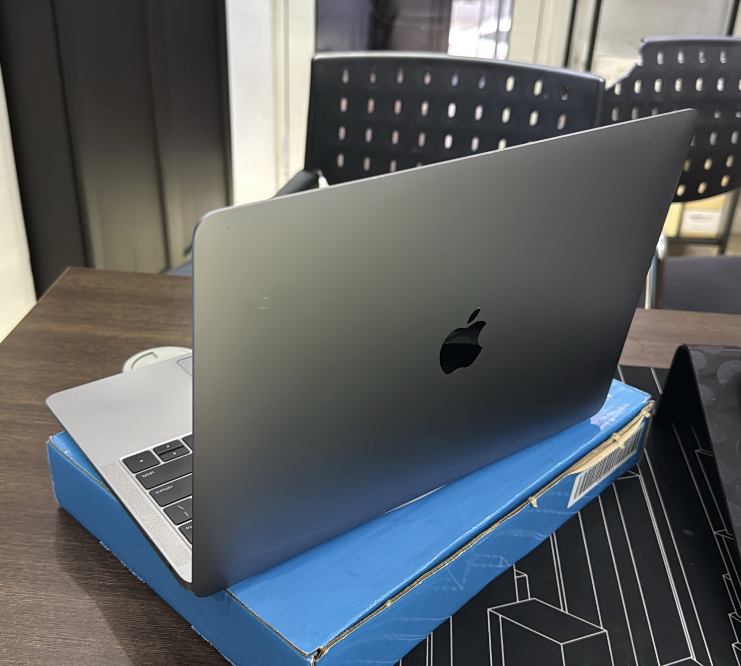computadoras y laptops - MacBook Air 13.3 - inch i5/ 256GB SSD / 8GB RAM  3