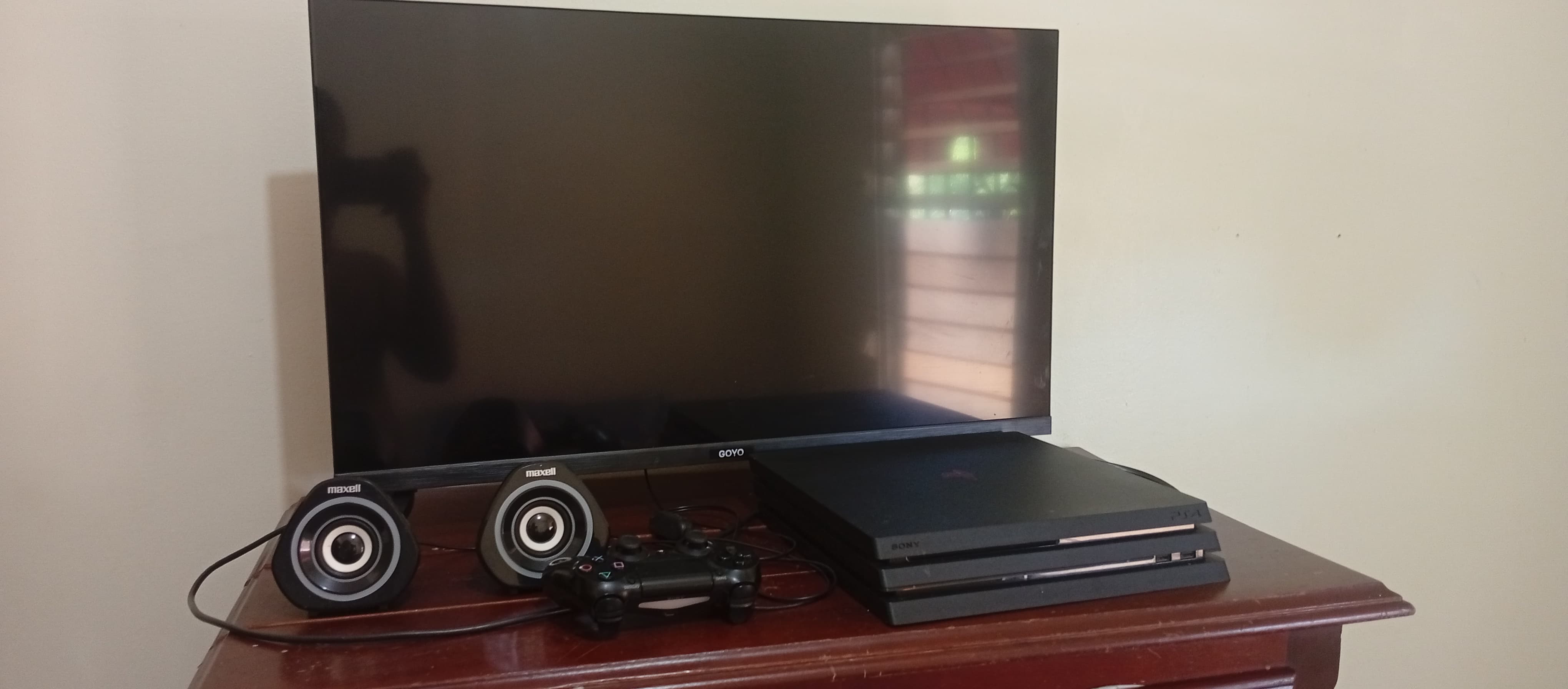 consolas y videojuegos - TV Goyo, PS4 PRO 3