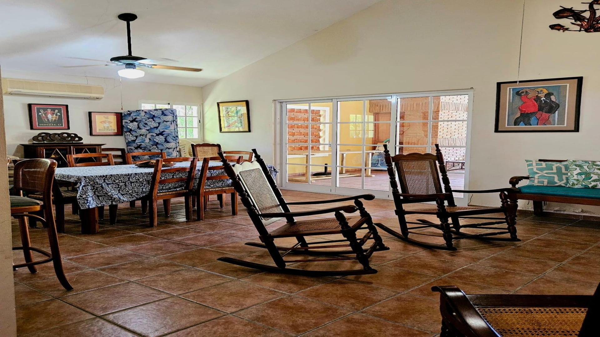 casas vacacionales y villas - Se vende villa en Metro Country Club, Juan Dolio. 4