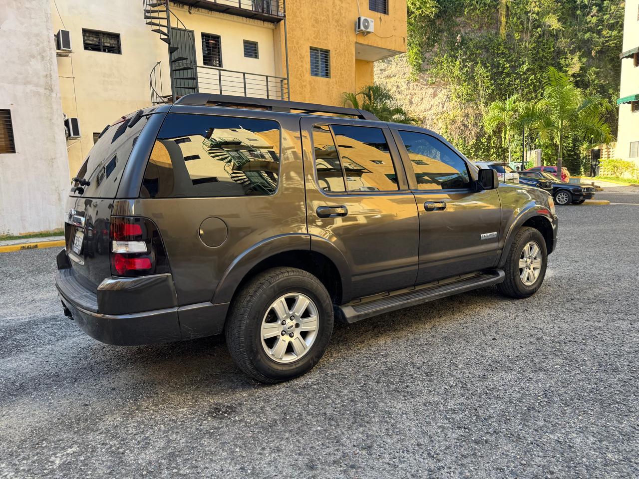 jeepetas y camionetas - Vendo Ford Explorer 2008 en excelentes condiciones 6