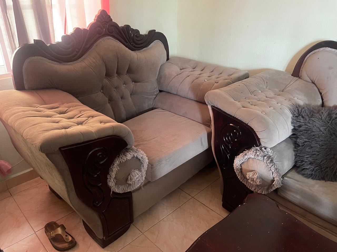 muebles y colchones - Se vende juego de muebles con mesa  en caoba  0