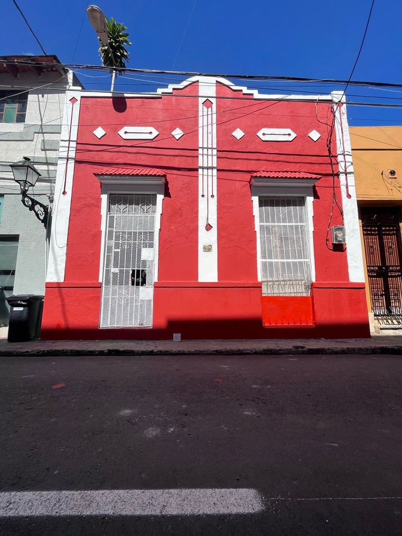 casas - Zona Colonial casa a remodelar 5 habitaciones 2 parqueos  0
