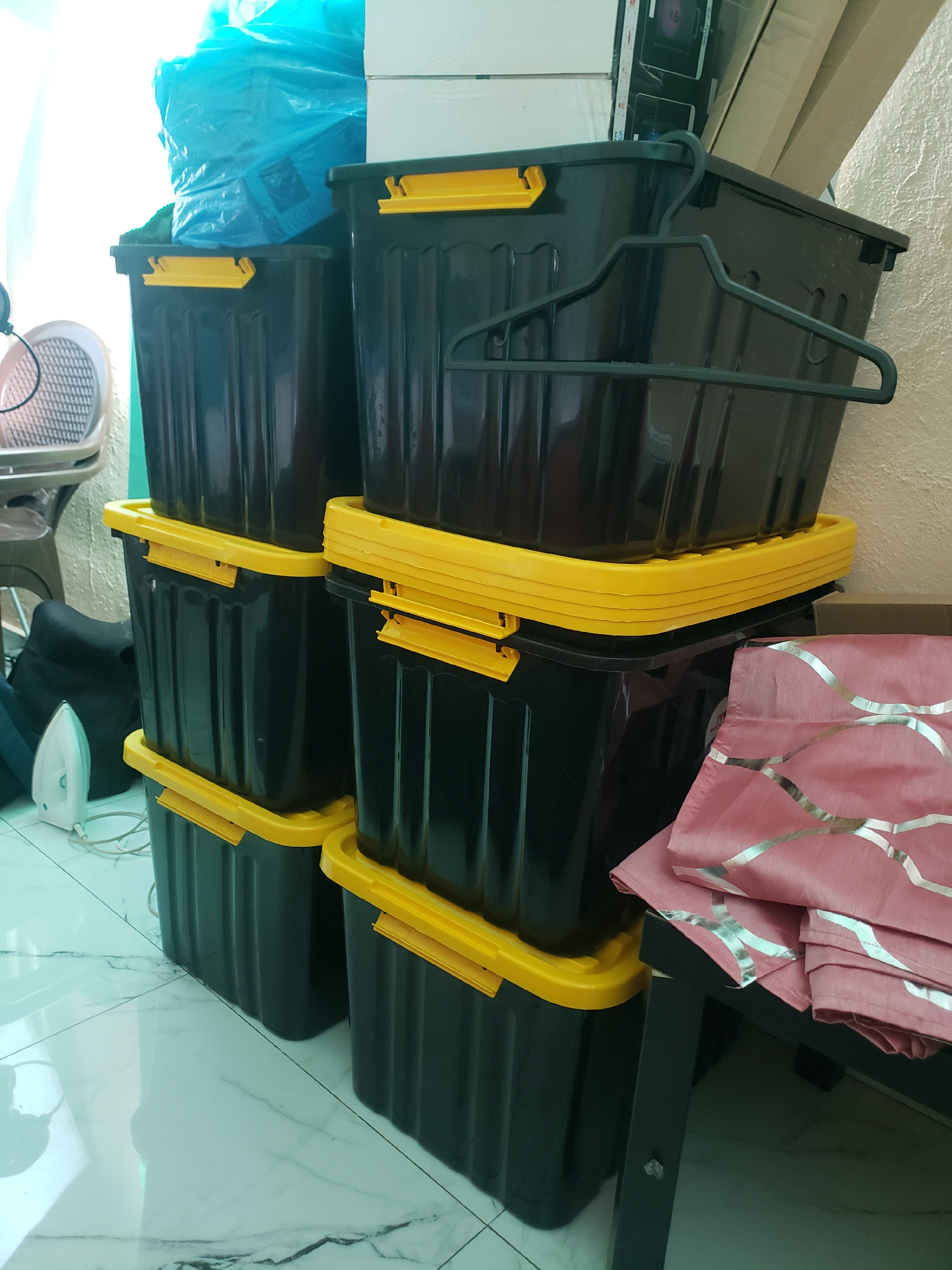 decoración y accesorios - Envase plástico con tapa 70 litros 1
