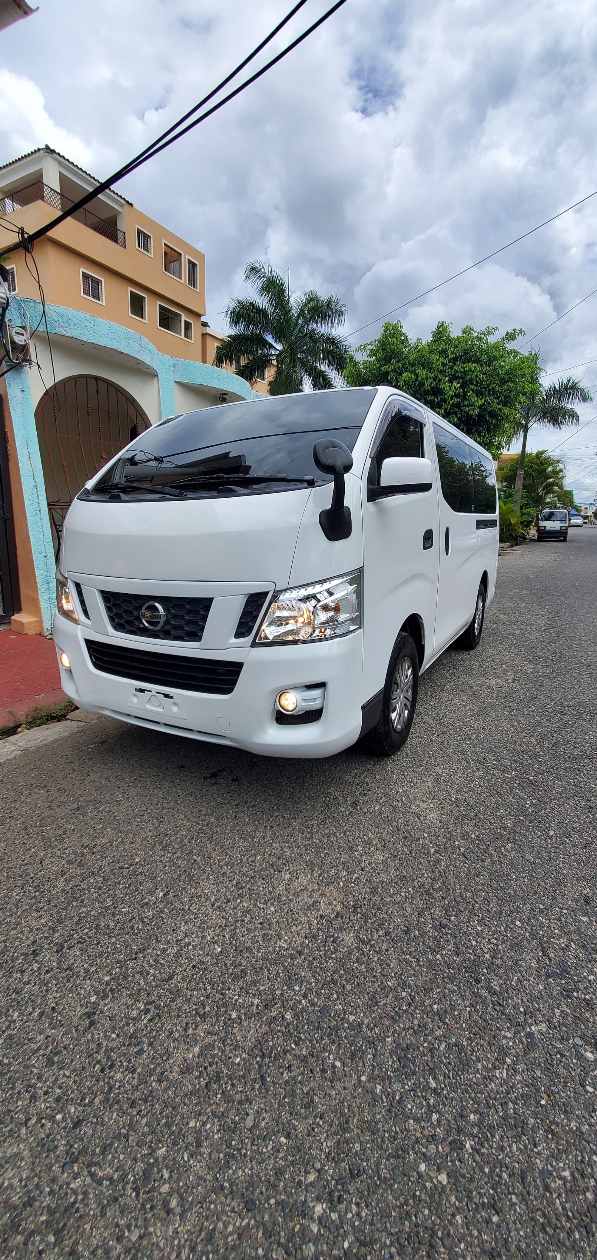 jeepetas y camionetas -     [SE VENDE] "NISSAN NV-350 2017"  3