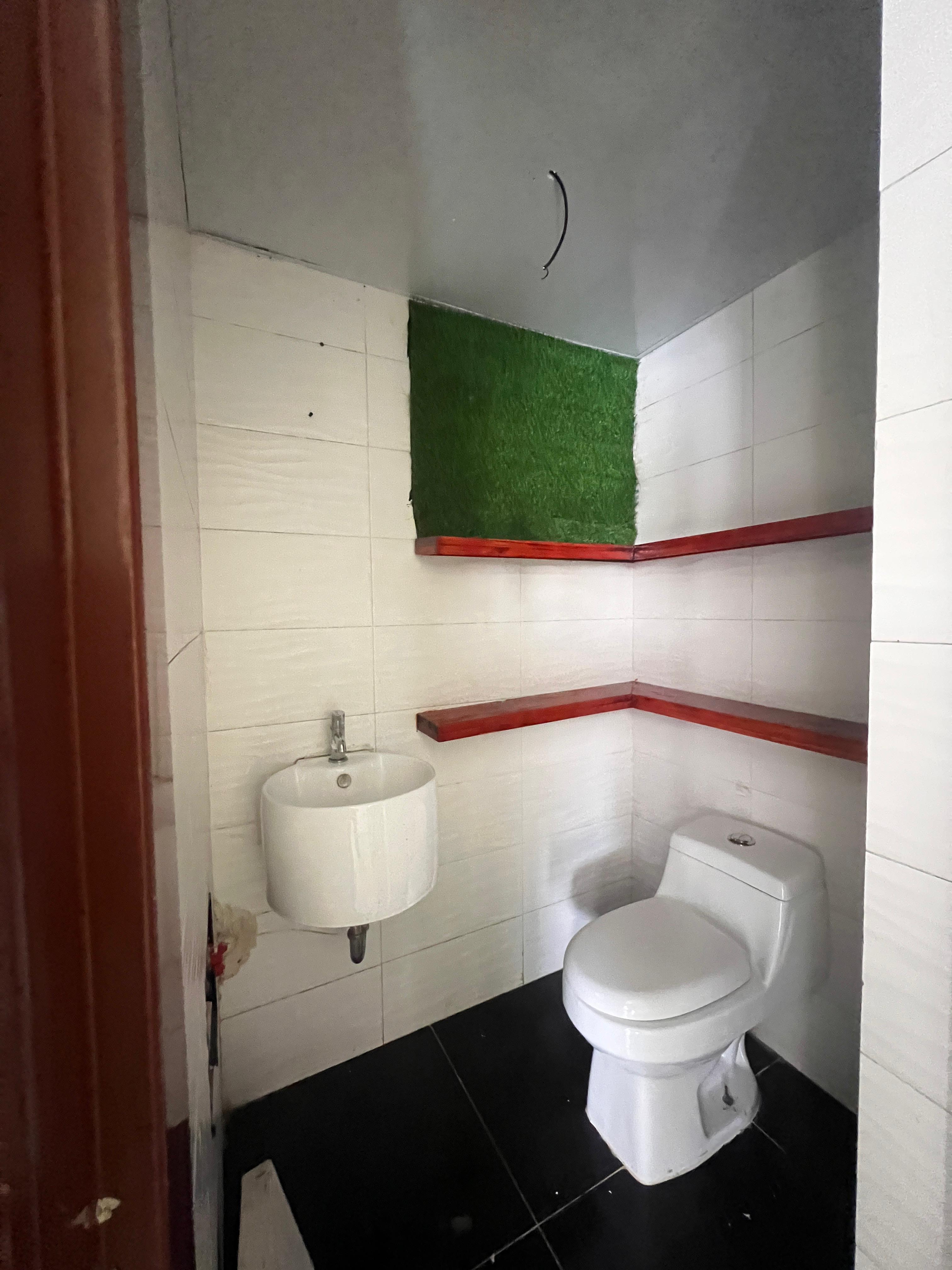 oficinas y locales comerciales - Local primer piso en el Milllon/quisqueya  5