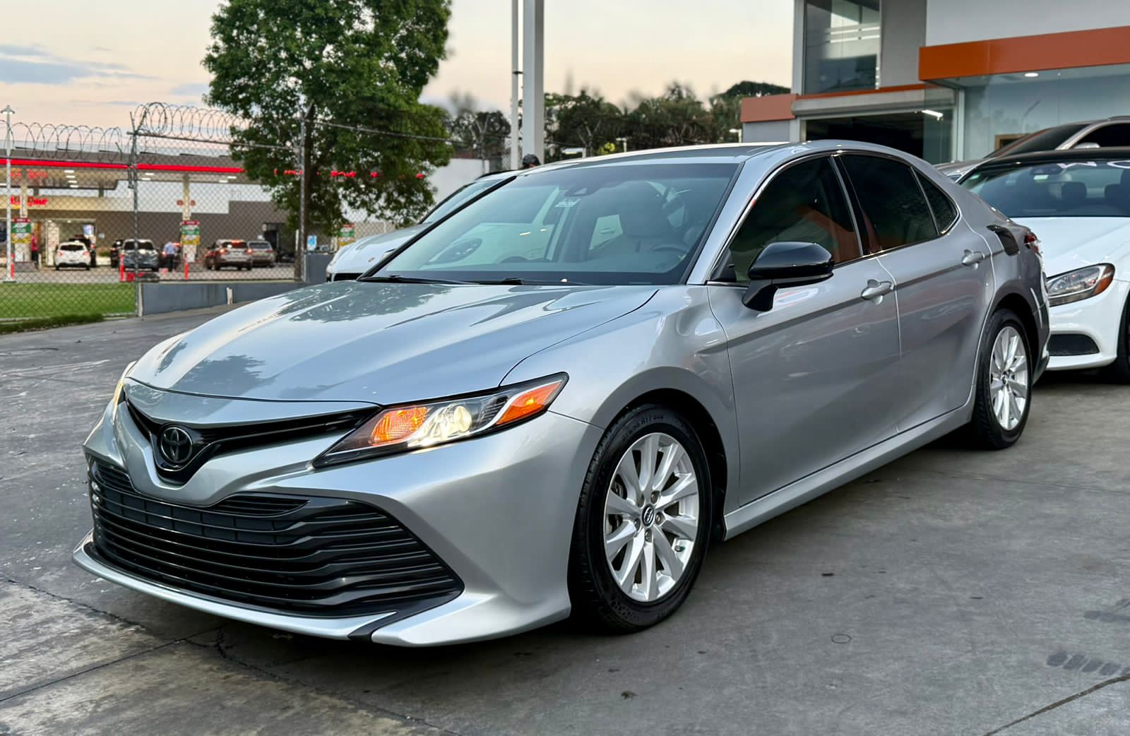 carros - Toyota Camry LE 2018 0