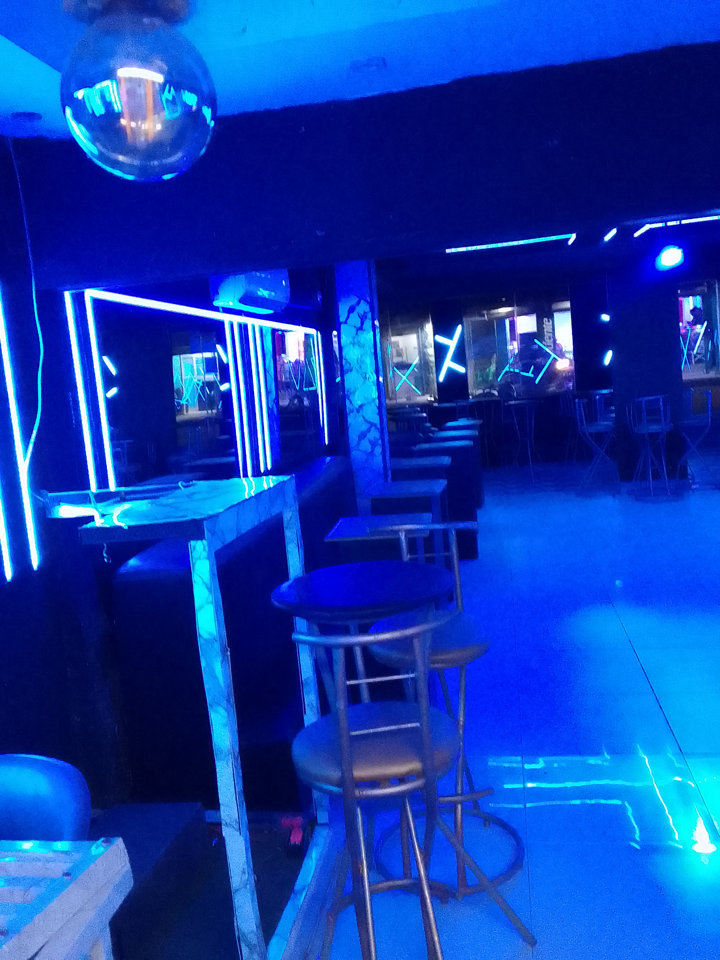 oficinas y locales comerciales - Rento discoteca amueblada o sin muebles 5