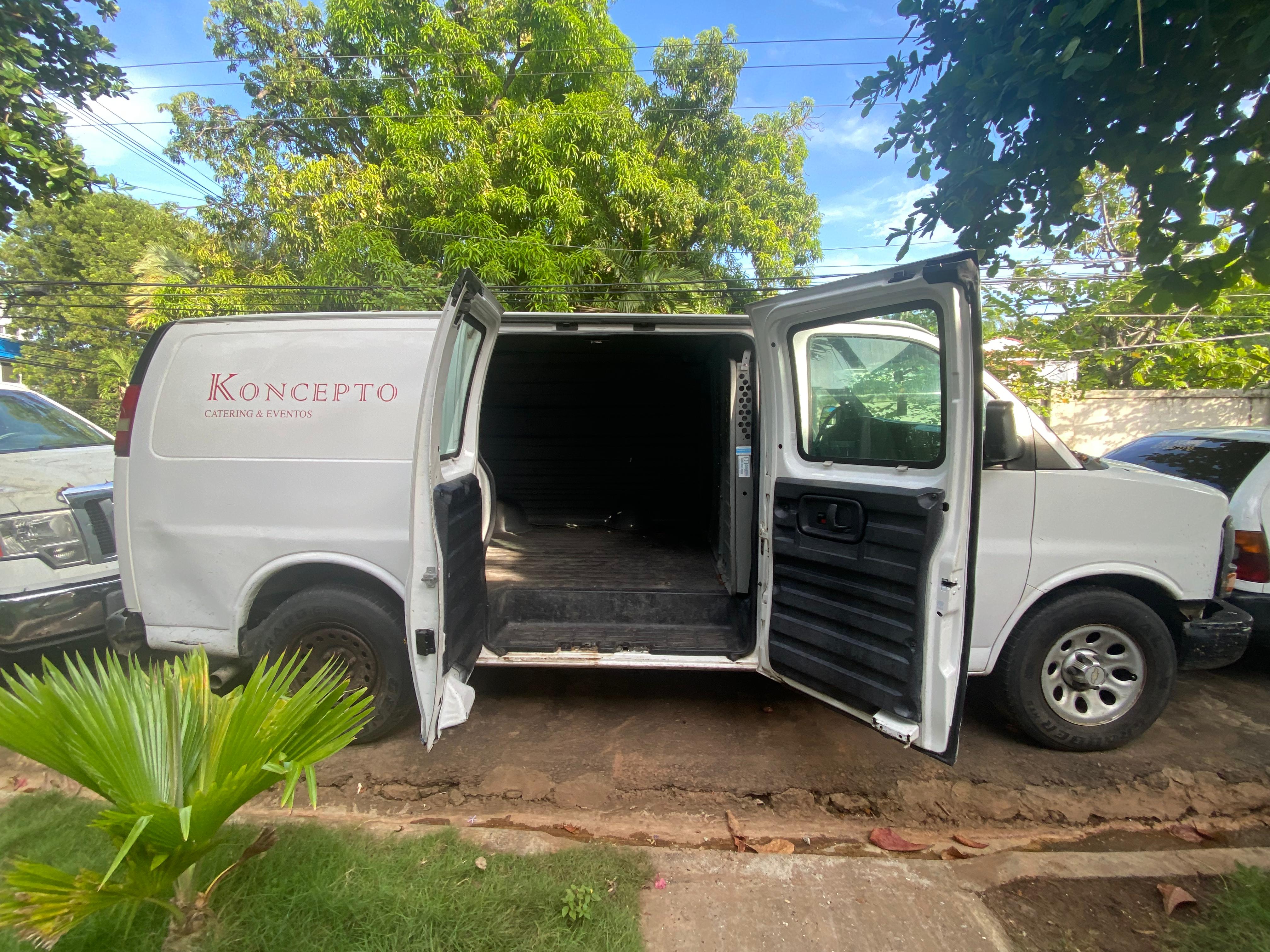 jeepetas y camionetas - Vendo Chevrolet Express - Financiamient Disponible 7