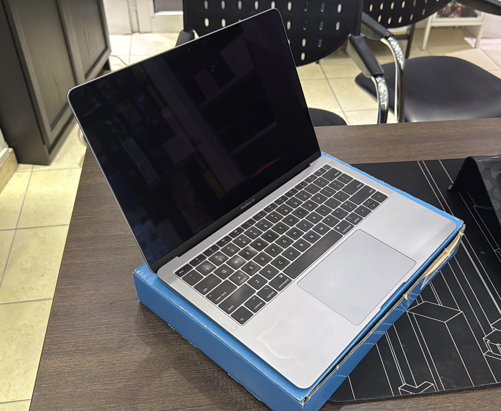 computadoras y laptops - MacBook Air 13.3 - inch i5/ 256GB SSD / 8GB RAM 