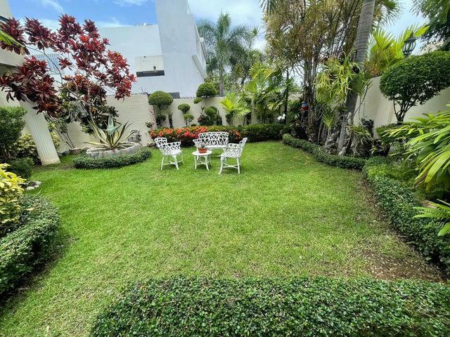 casas - Venta de lujosa casa en Urbanizacion Fernandez 11