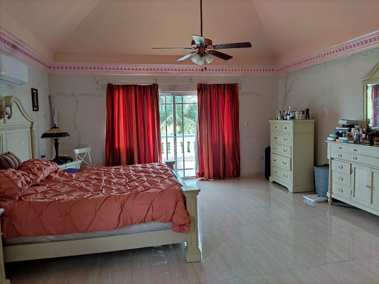 casas vacacionales y villas - DE VENTA ESTA GRANDIOSA VILLA EN METRO 6