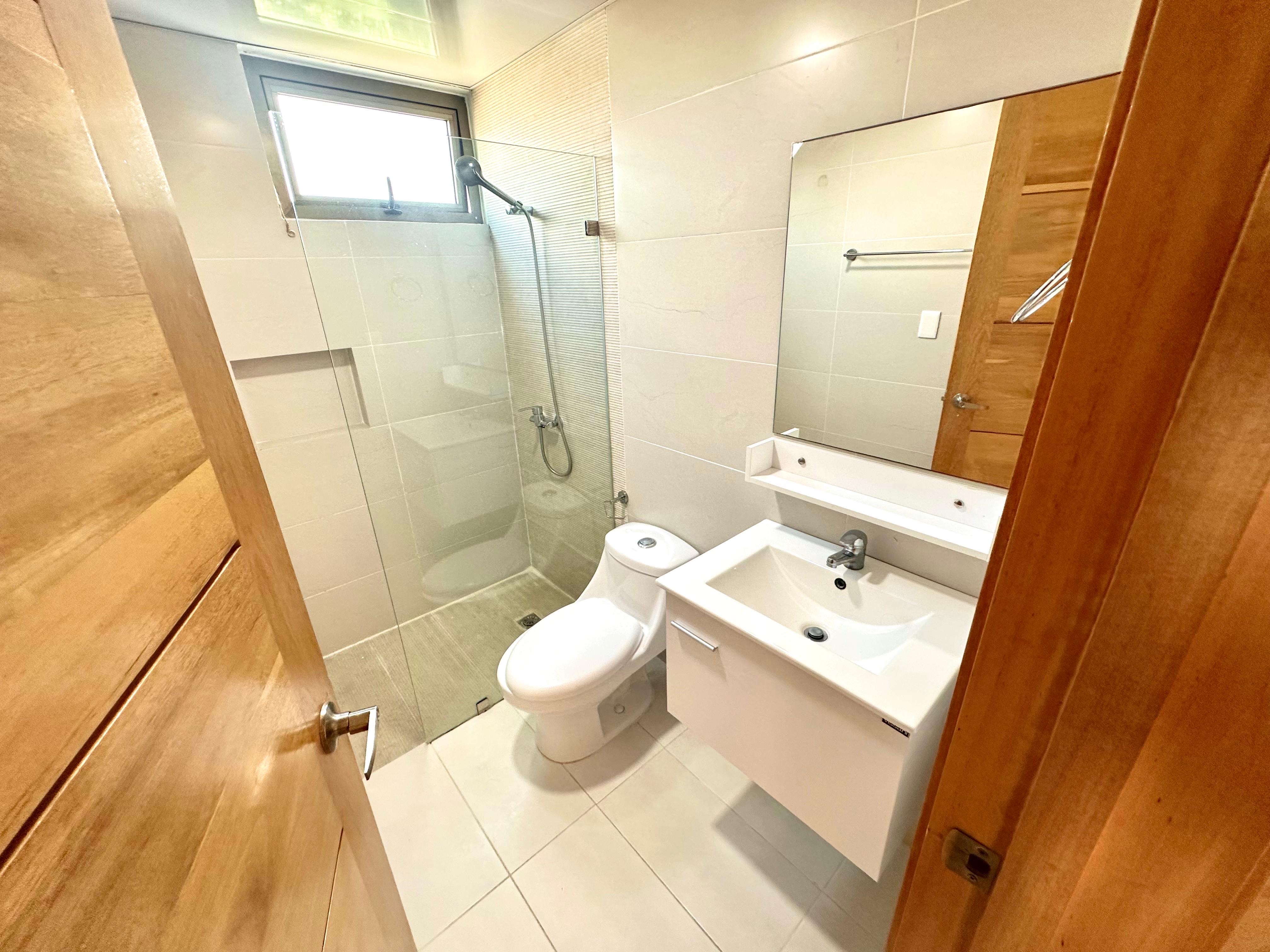 apartamentos - Apartamento en alquiler ubicado en Evaristo Morales de 3 habitaciones 
 6