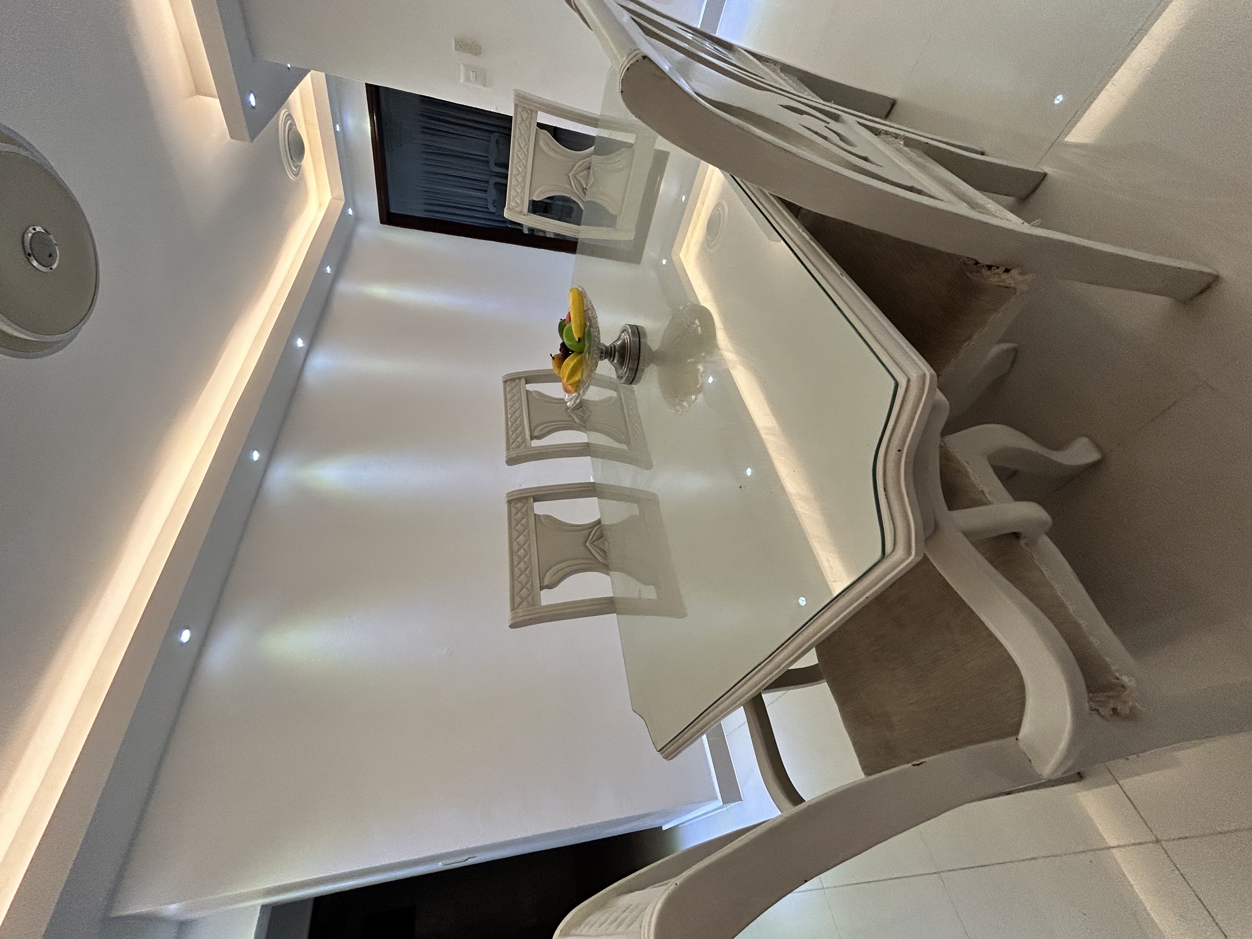 muebles y colchones - Comedor de Caoba con 6 Sillas • Negociable 0