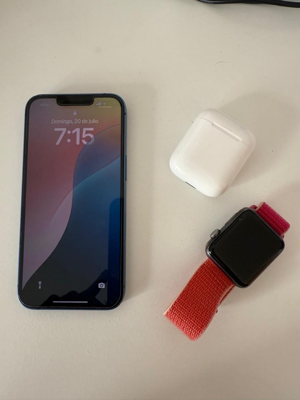 celulares y tabletas - Iphone 13 de 128gb + Airpods + Apple Watch 1