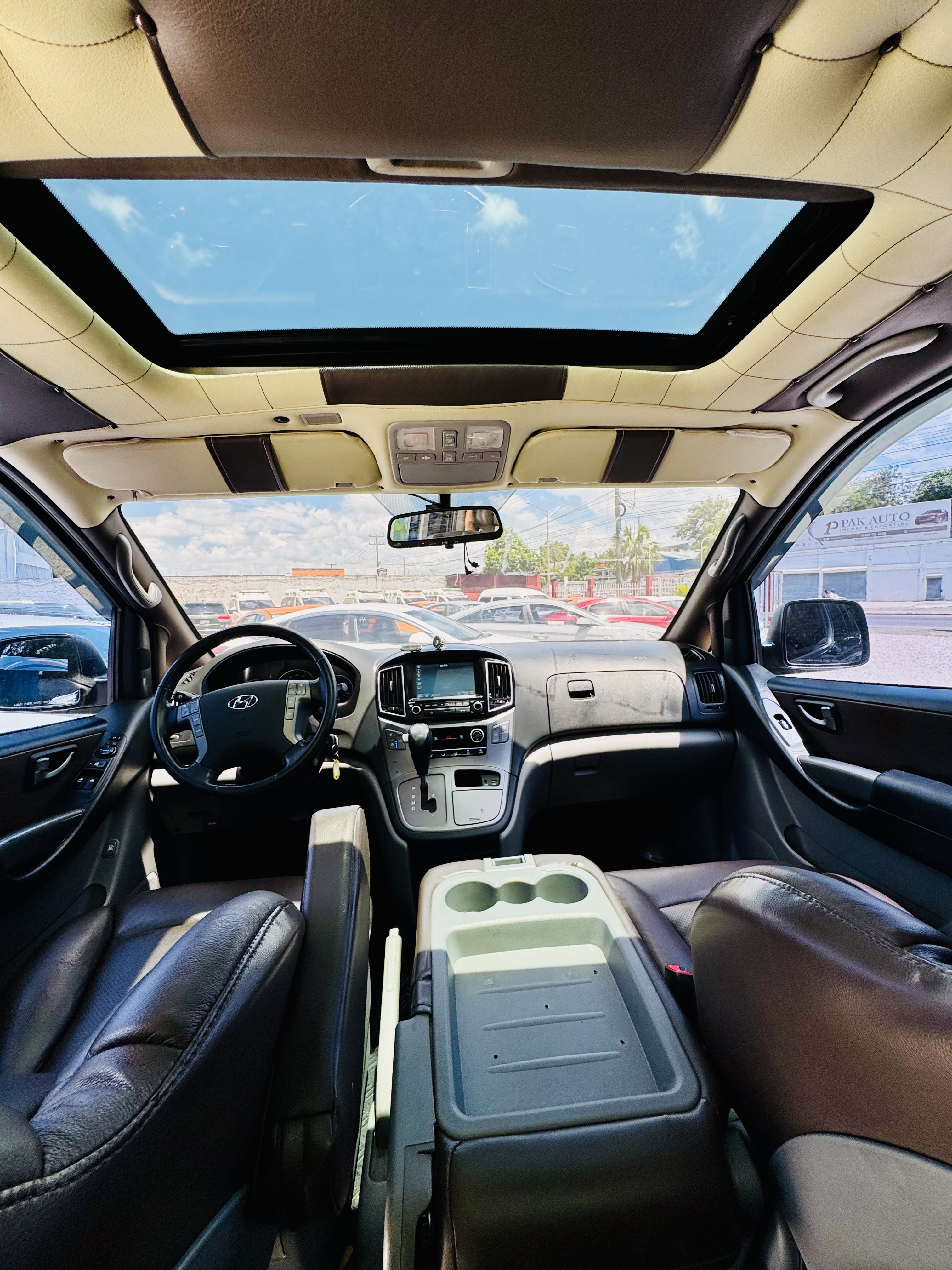camiones y vehiculos pesados - Hyundai Grand Starex VIP double sunroof 5