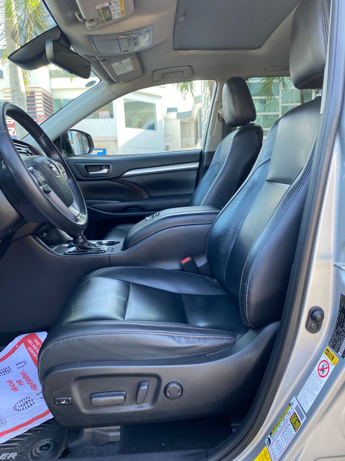 jeepetas y camionetas - Toyota Highlander 2019 SE 4X4 Excelente estado! 8