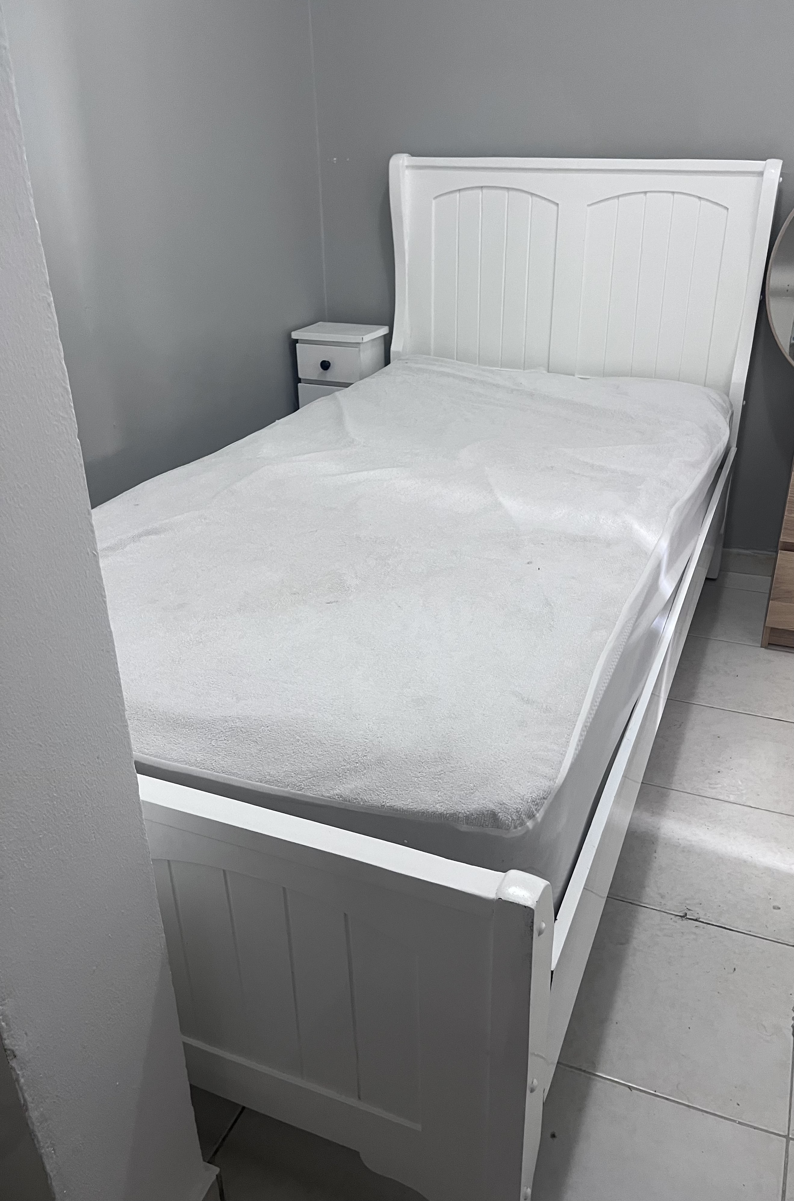 muebles y colchones - Cama Twin con Colchón  1