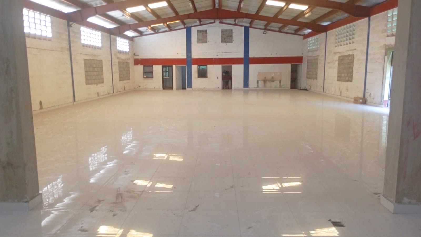 oficinas y locales comerciales - alquile nave comercial Santo Domingo este  1