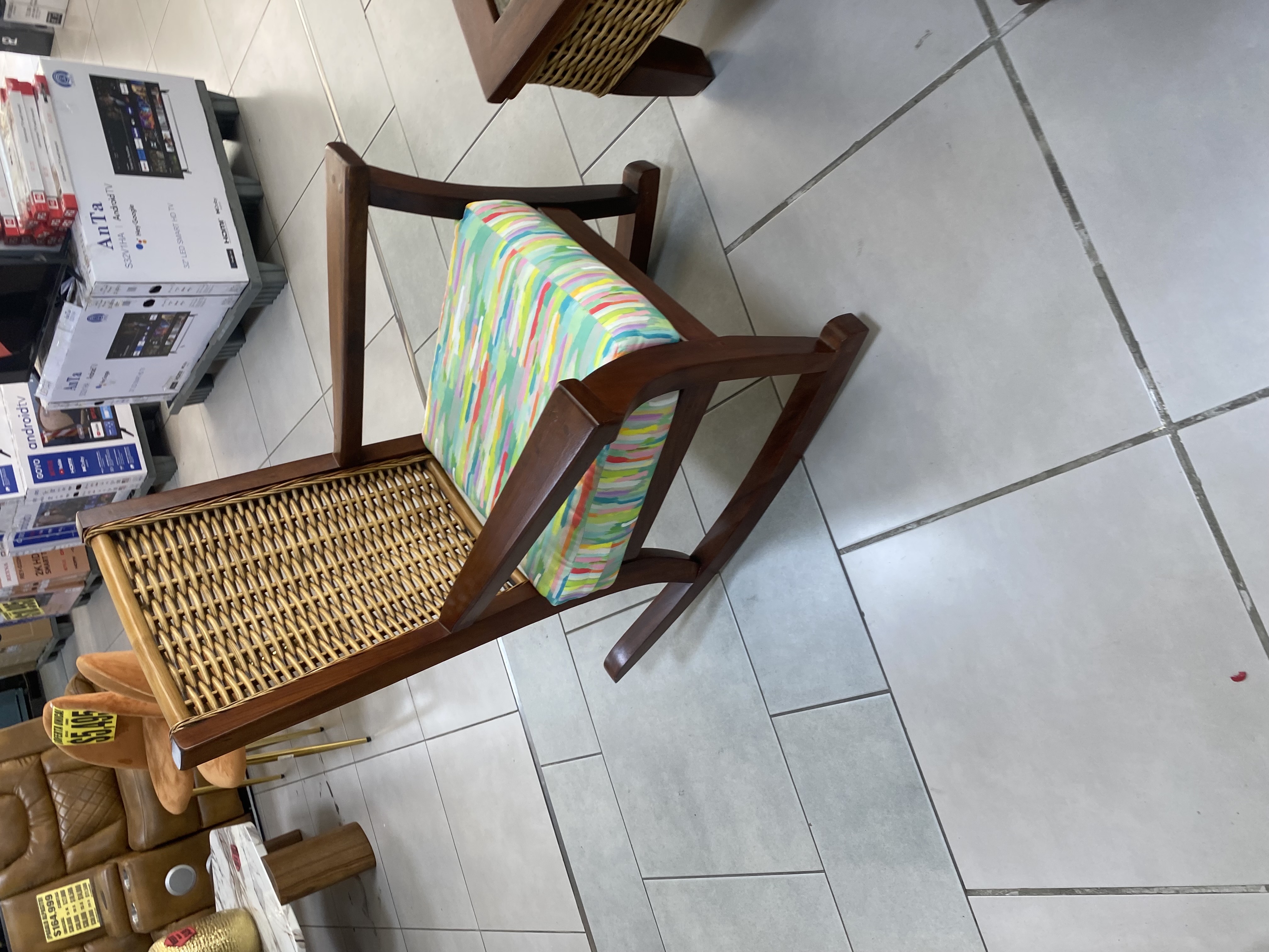 muebles y colchones - mesedora en caobas Y mimbre  0