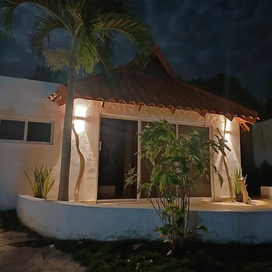 casas vacacionales y villas - VILLA FRENTE AL MAR CARIBE EN RESIDENCIAL CERRADO 0