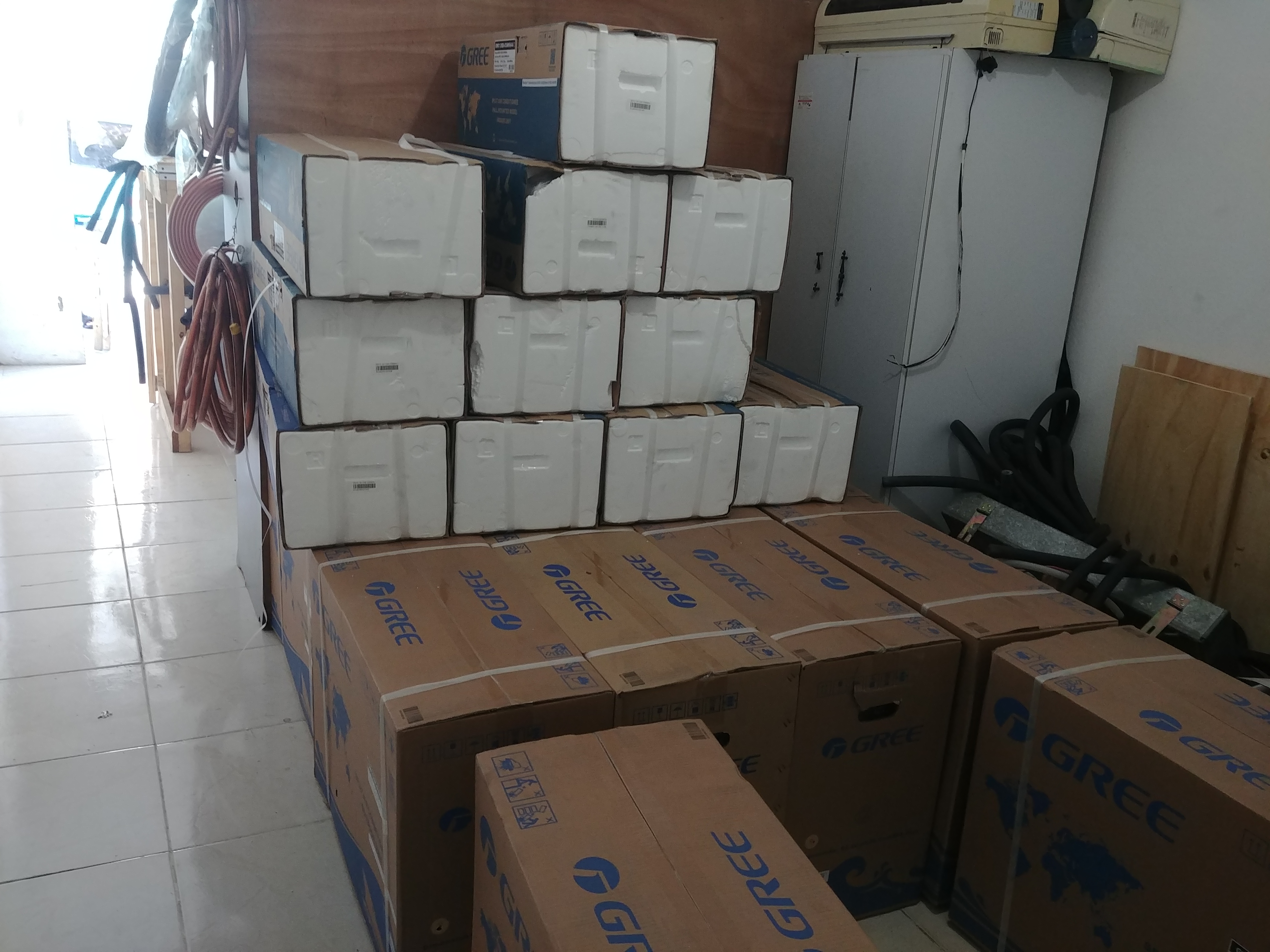 aires acondicionados y abanicos - AIRES INVERTER 12,000BTU NUEVOS EN SU CASA  5