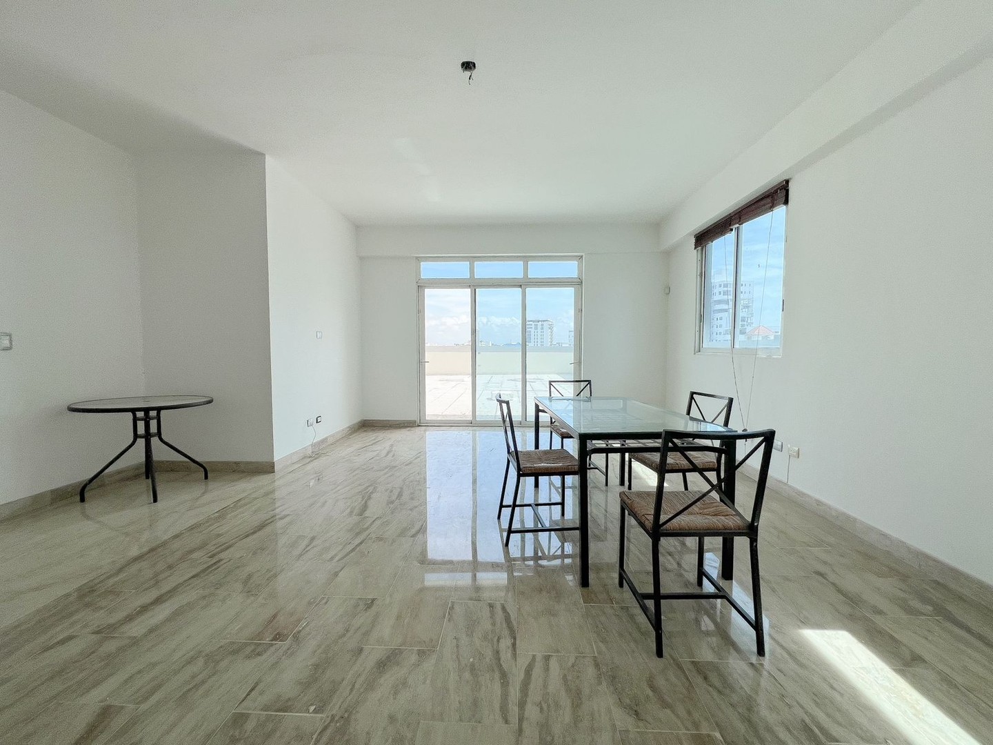 apartamentos - Naco, Hermoso e Iluminado Penthouse en Alquiler Sin Mobiliario