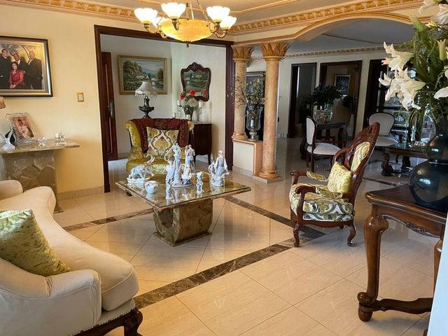 casas - Venta de lujosa casa en Urbanizacion Fernandez 12