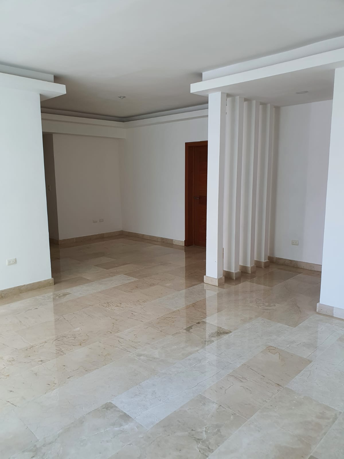 apartamentos - TORRE MODERNA CON EXCELENTE AREA SOCIAL. APARTAMENTO IMPECABLE CON LINEA BLANCA 2