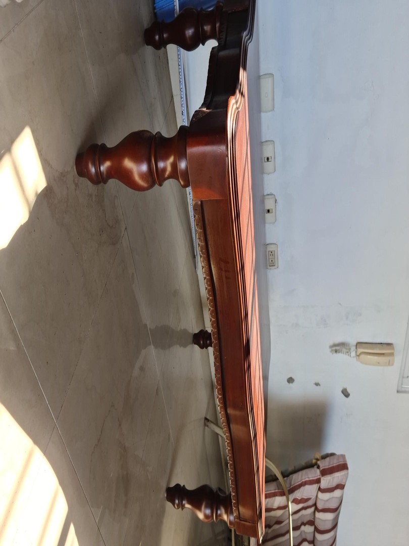 muebles y colchones - Mesa en Caoba como nueva  2